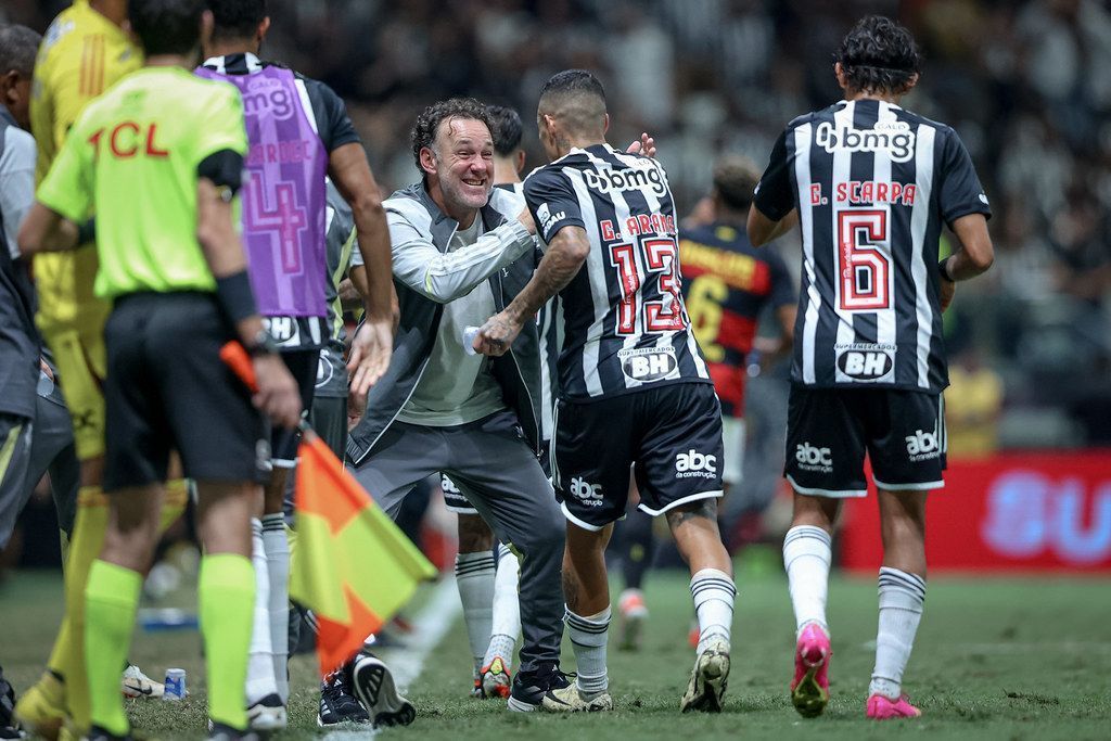 Milito, do Atlético, revela como lida com sequência invicta desde estreia