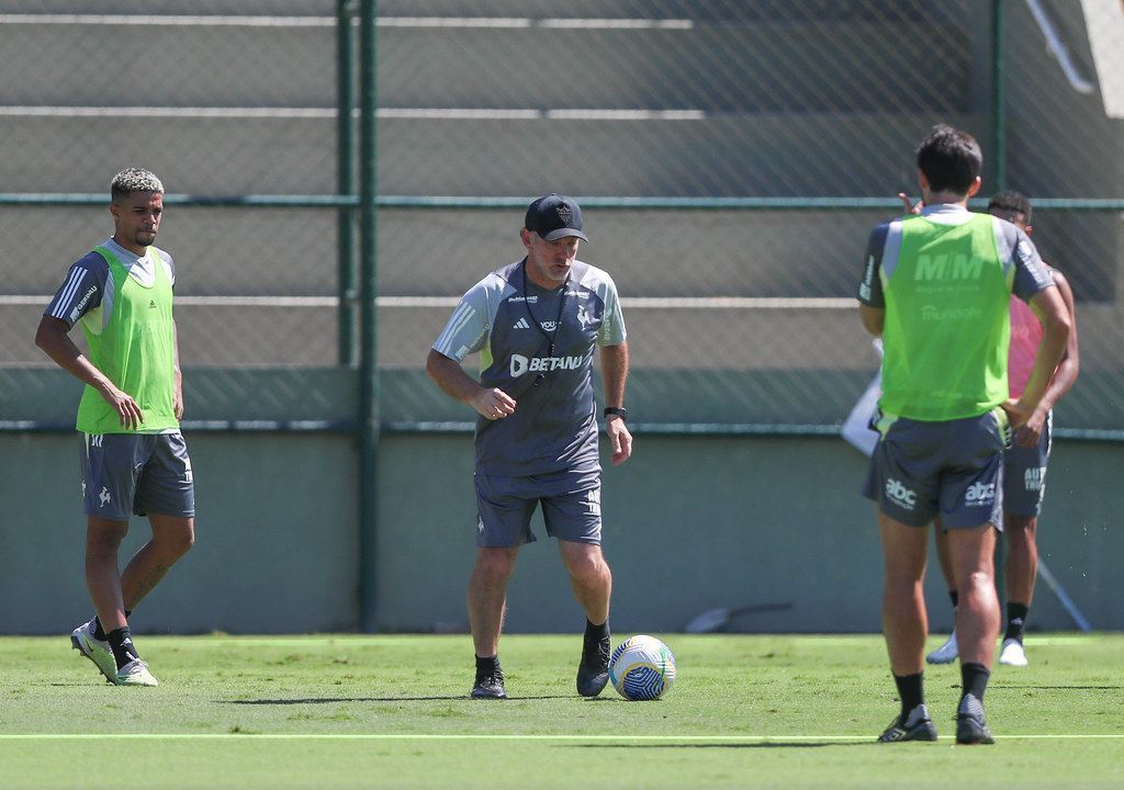 Presidente do Atlético se derrete por trabalho de Gabriel Milito