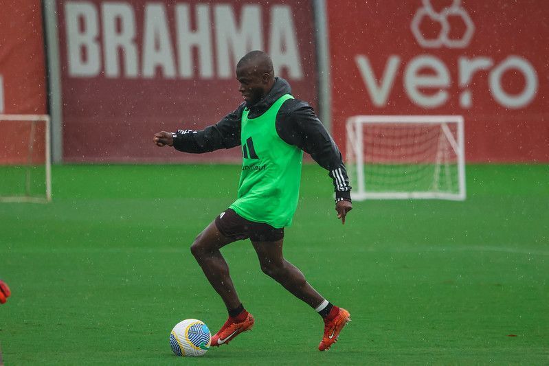 Valencia e Alan Patrick treinam e podem reforçar Inter para enfrentar o Cruzeiro pelo Brasileirão