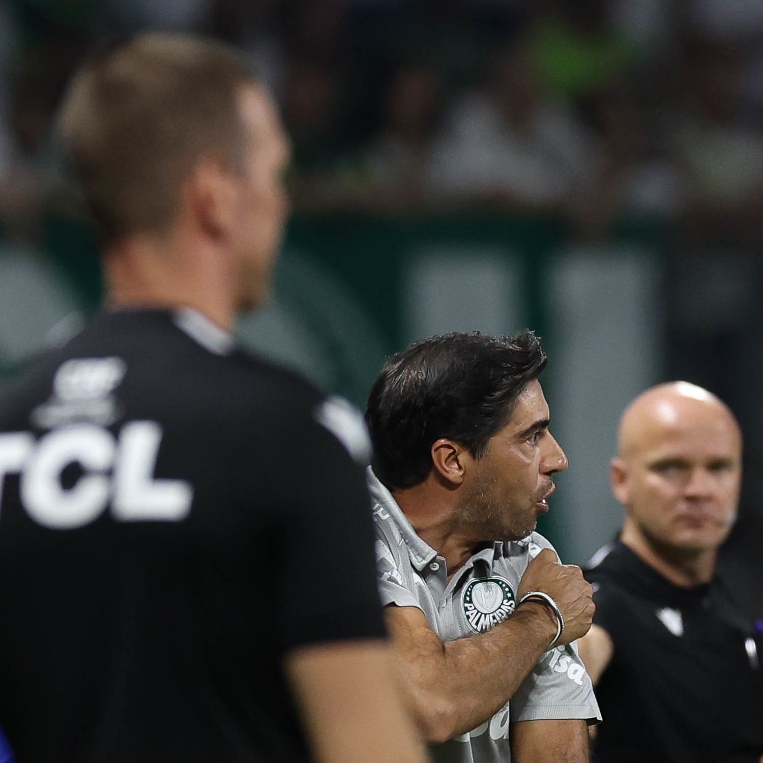 CBF divulga áudio do VAR e reforça queixa de Abel: 'No pé ou no ombro?'