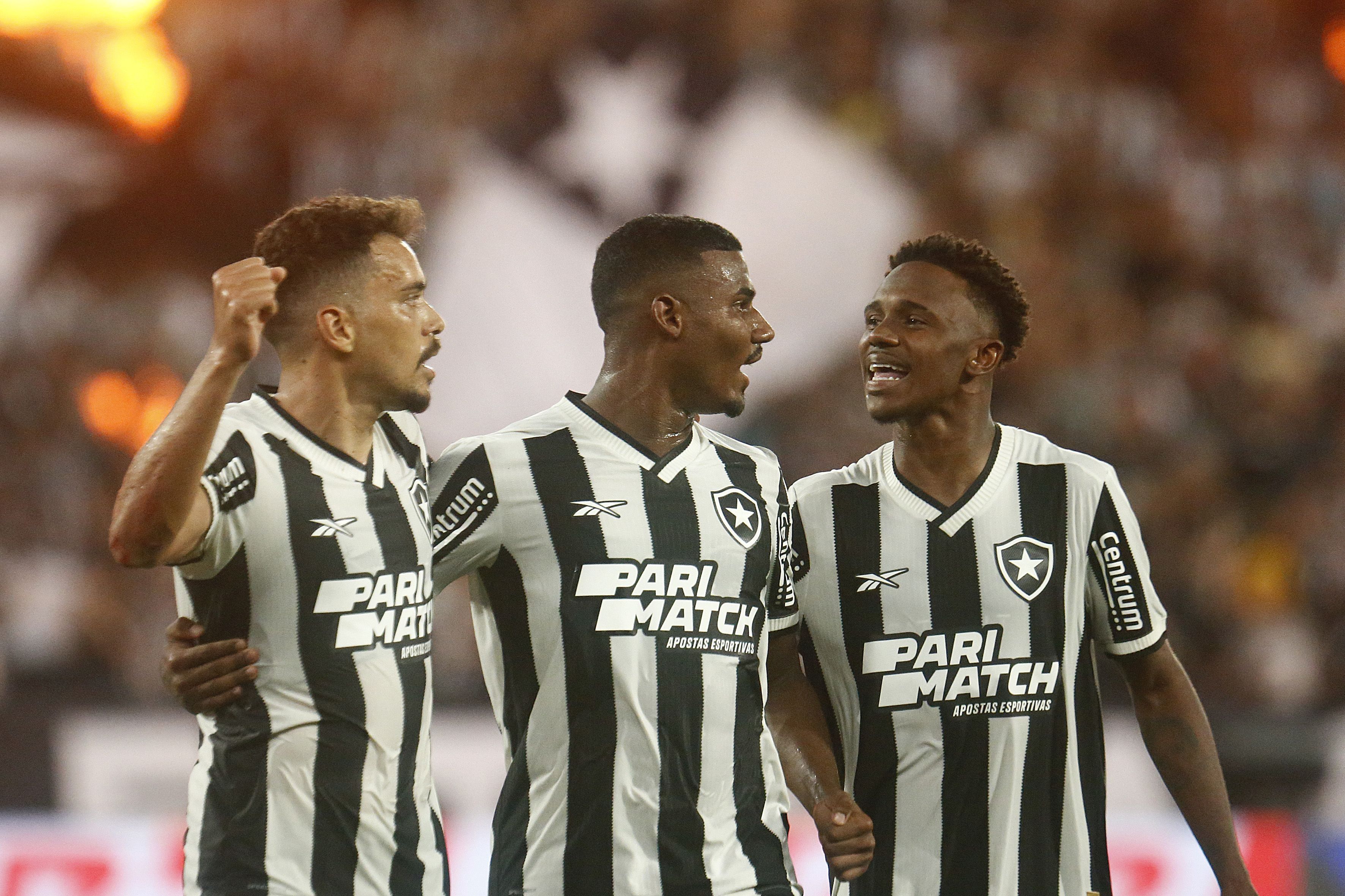 Copa do Brasil: Botafogo cresce no segundo tempo e vence o Vitória