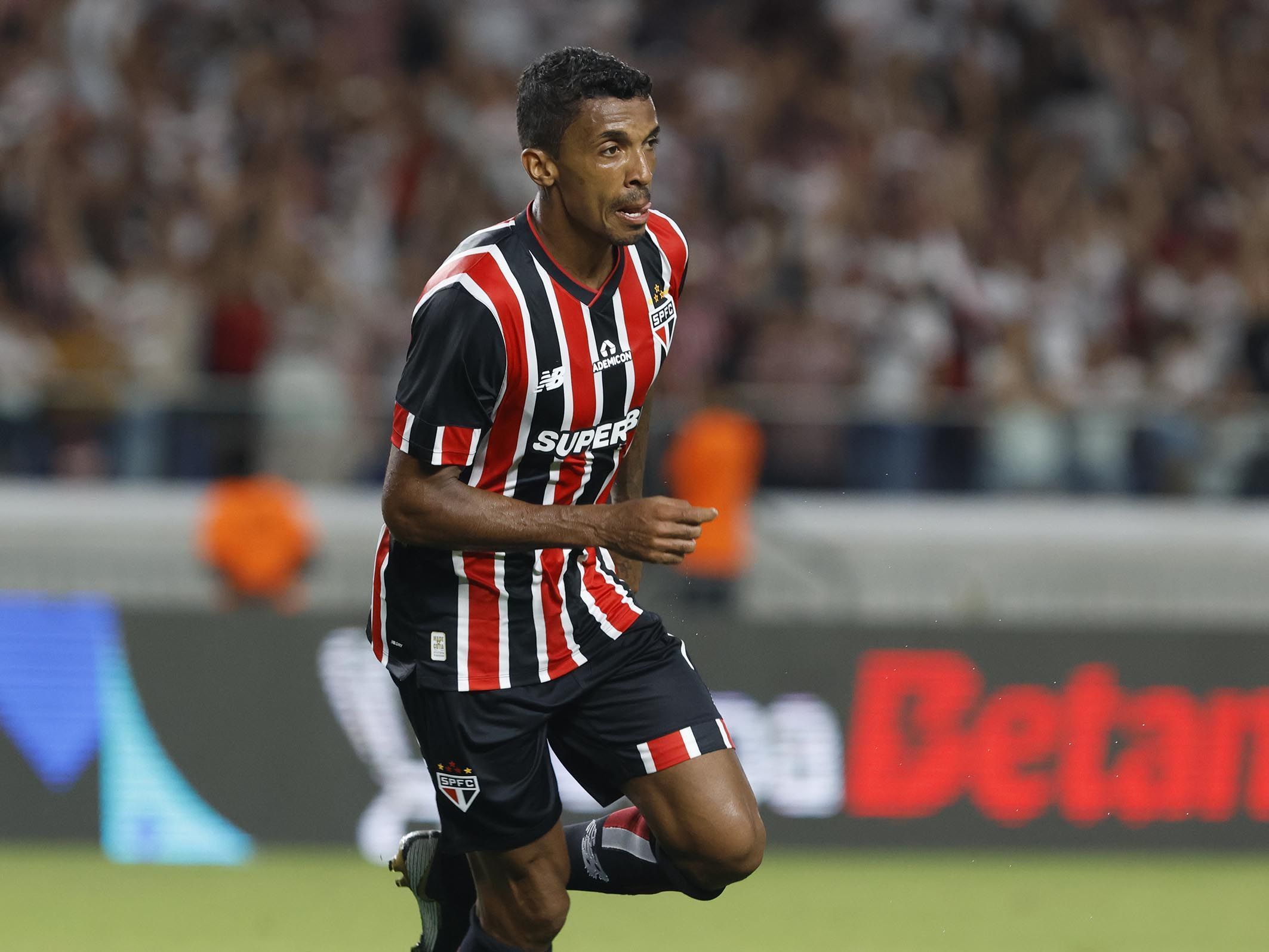 Luiz Gustavo comemora retorno e valoriza Zubeldía por rodízio no São Paulo