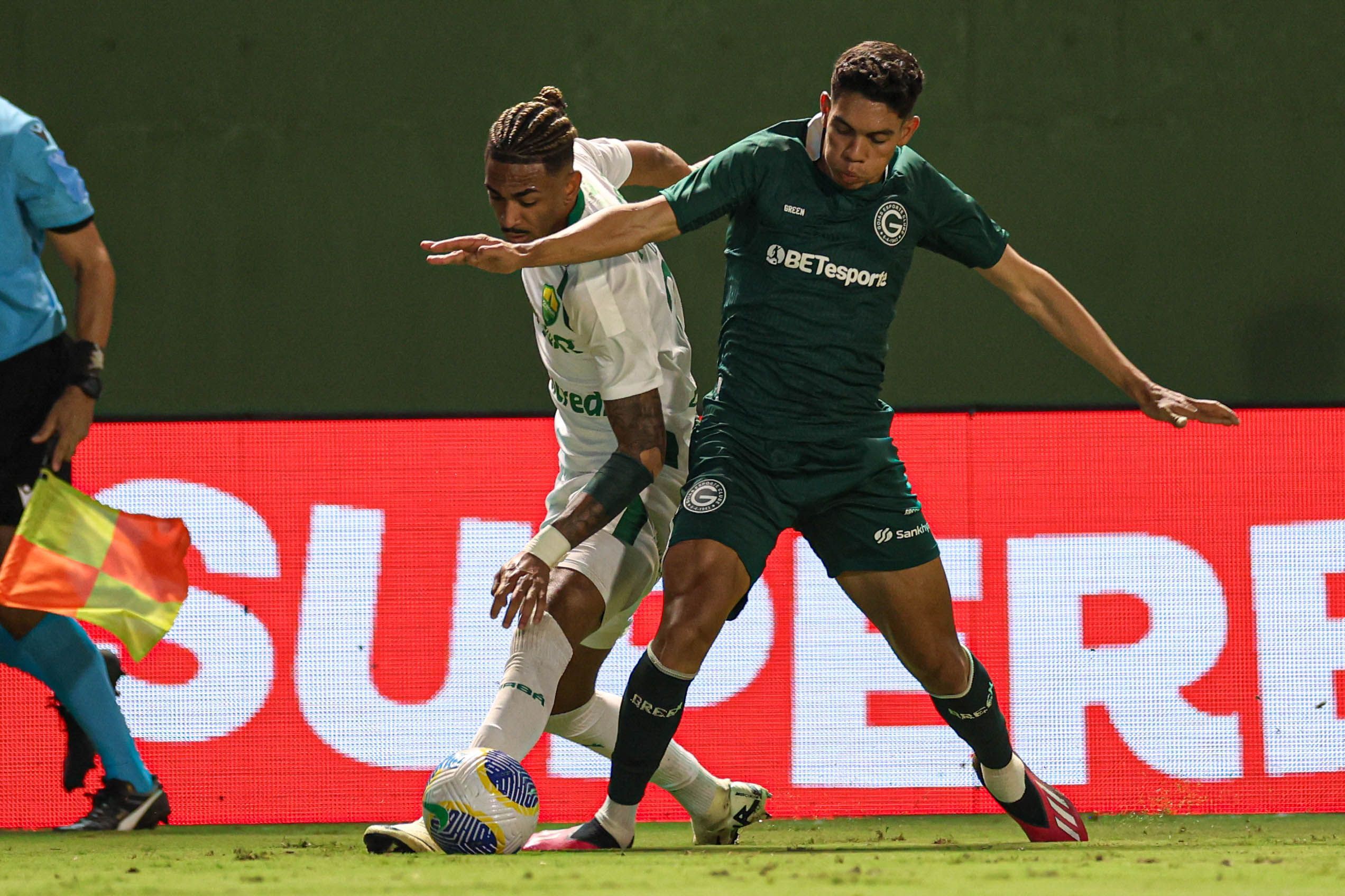 Em momentos opostos, Cuiabá e Goiás decidem vaga nas oitavas da Copa do Brasil
