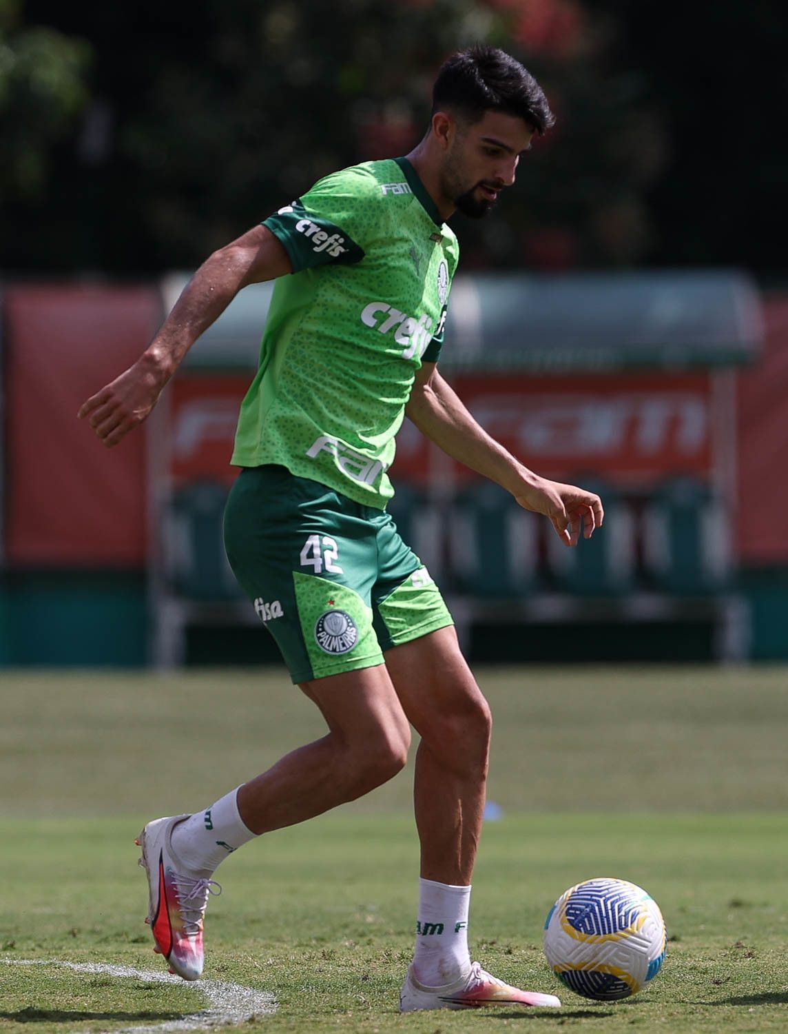 Palmeiras inicia preparação para jogo com Cuiabá com reforço no ataque