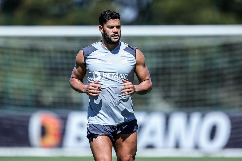 Campeão mundial elege Hulk, do Atlético, como o melhor finalizador; veja vídeo