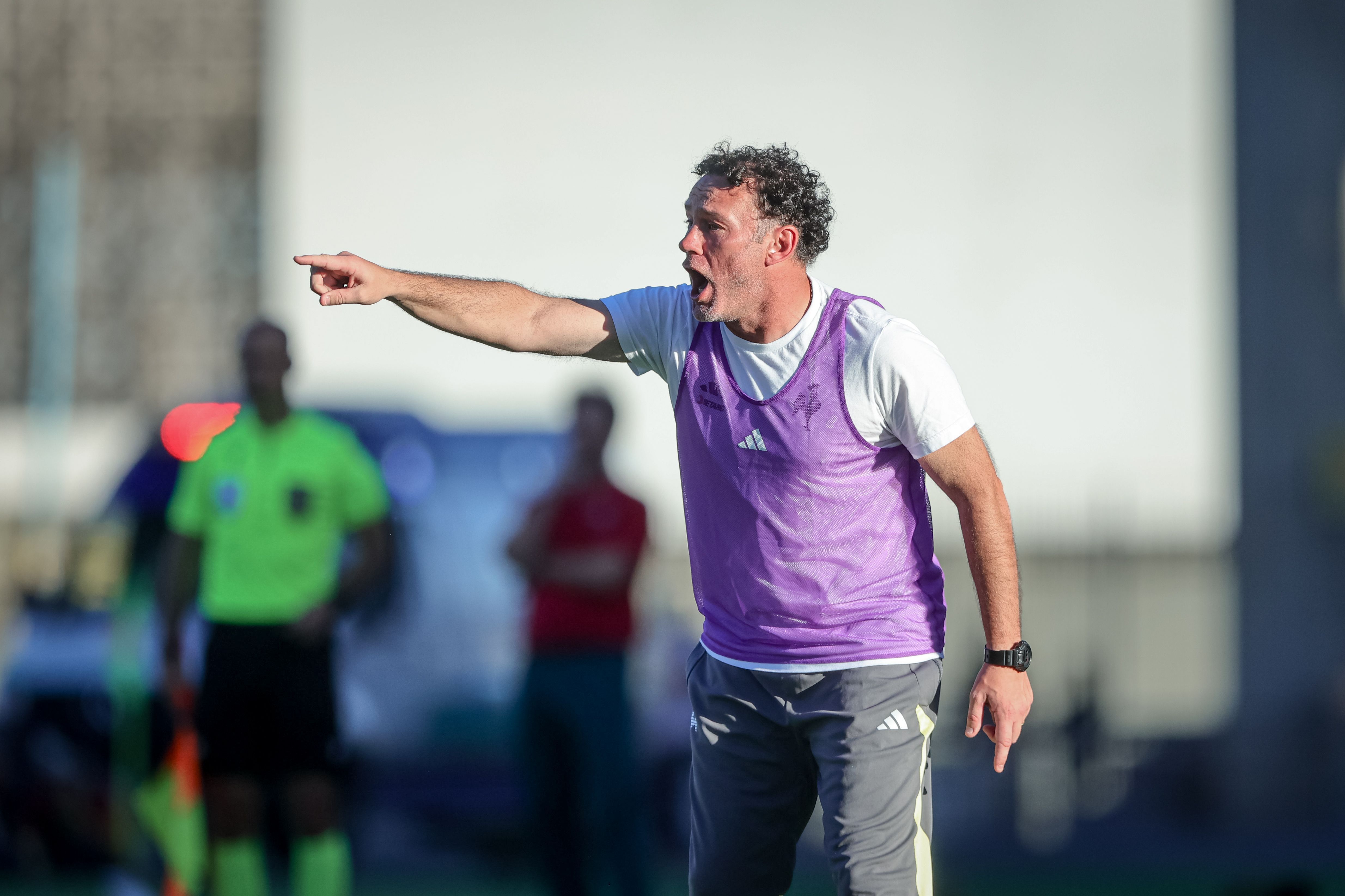 Técnico do Atlético, Milito se solidariza com as vítimas das chuvas no RS