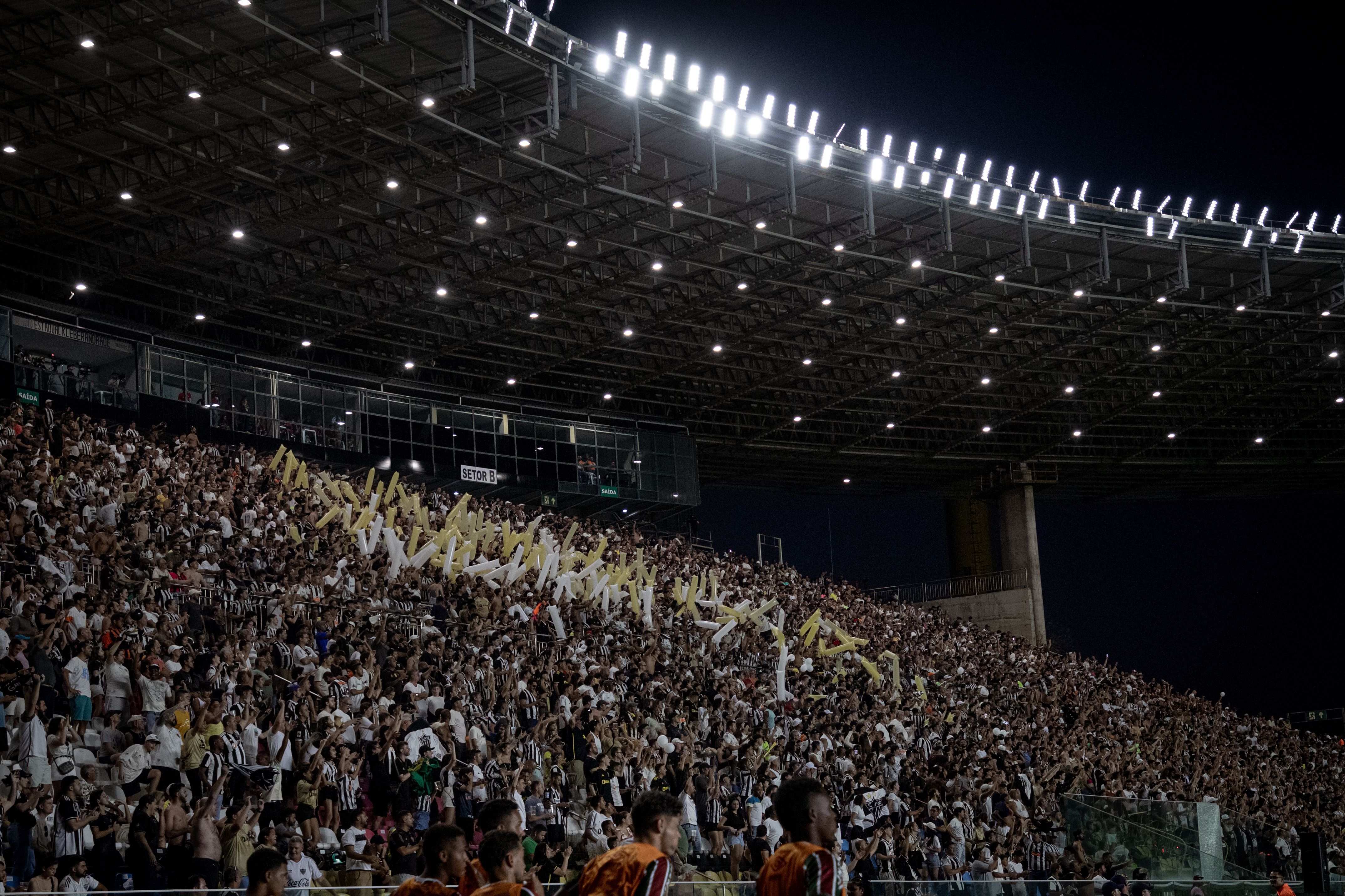 Milito revela momento de emoção com torcida do Atlético no ES