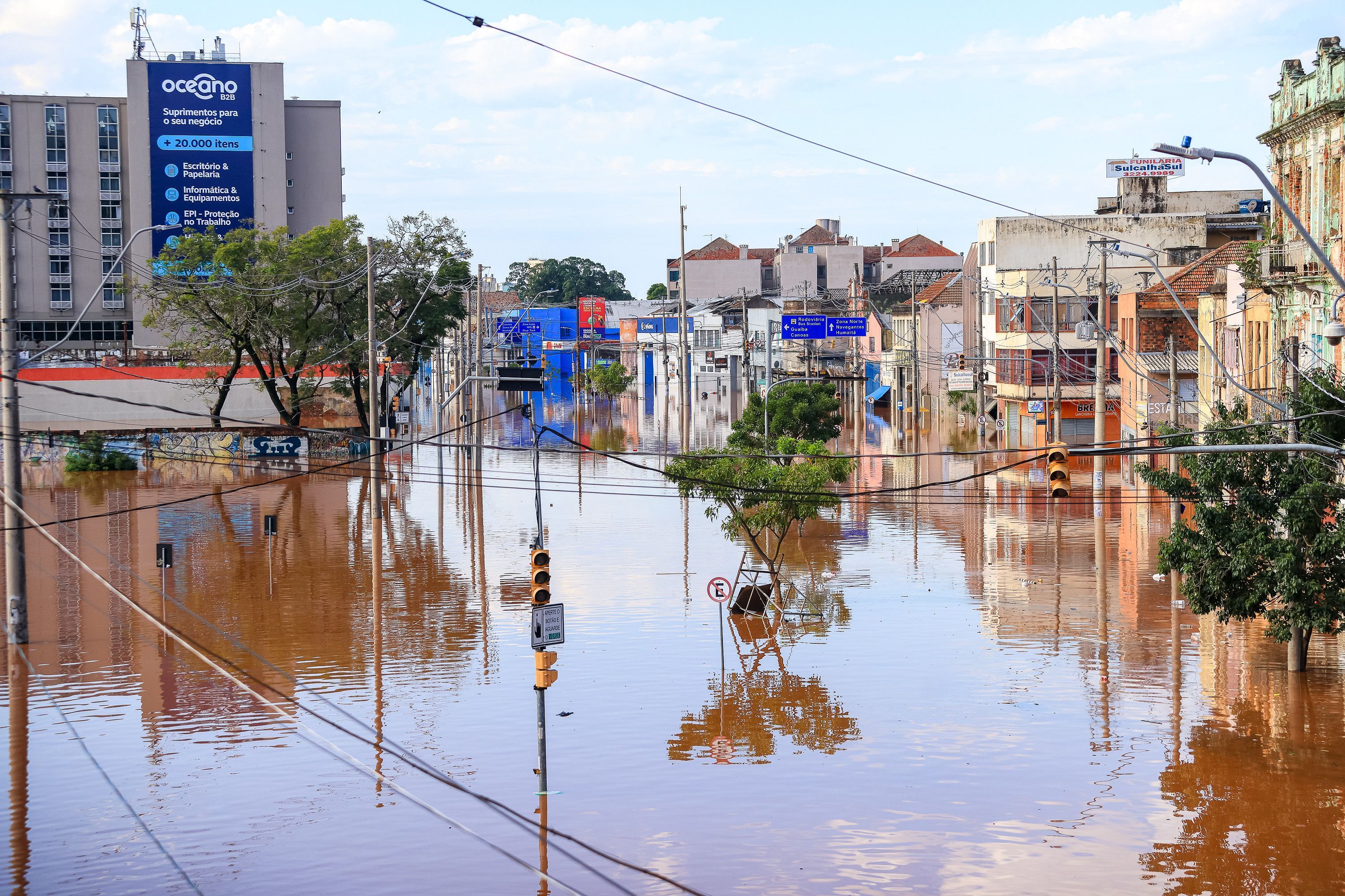 Funcionário de empresa mineira relata momentos difíceis em Porto Alegre (RS): 'cenário de guerra'