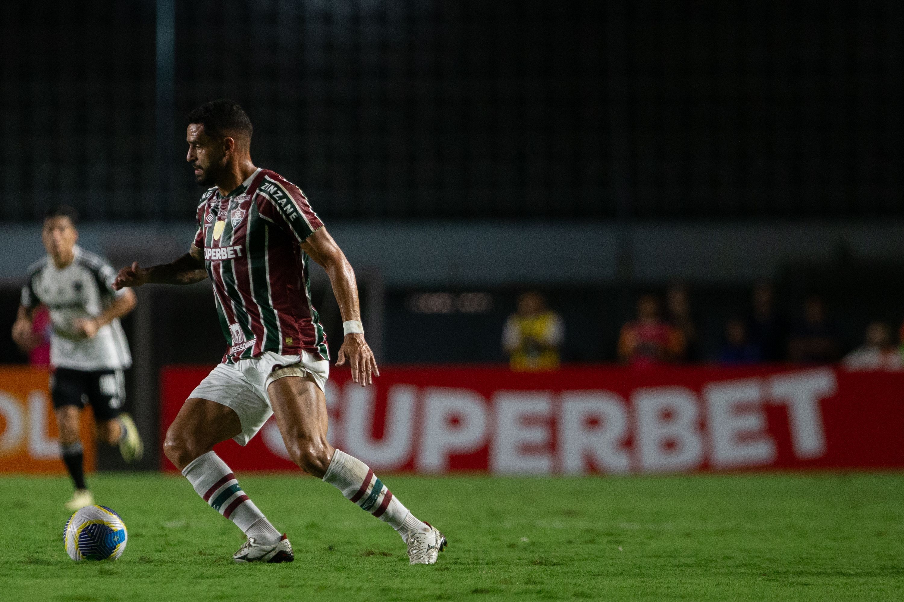 Renato Augusto sente dores e Lelê passa por cirurgia no Fluminense