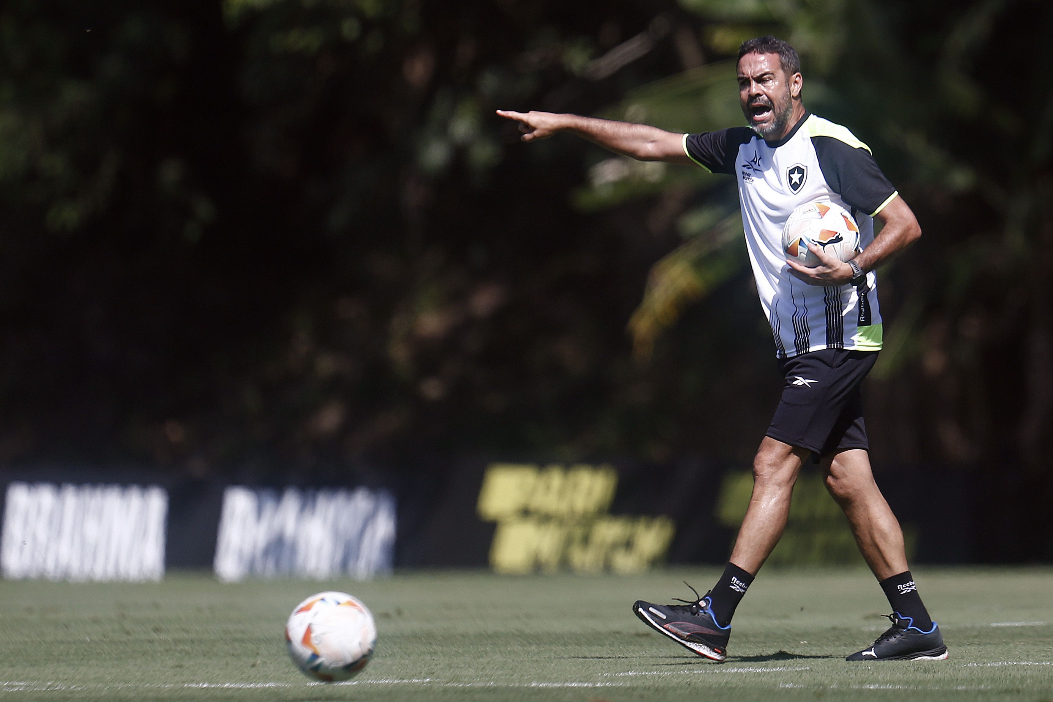 Elenco do Botafogo ganha folga após classificação; saiba a programação