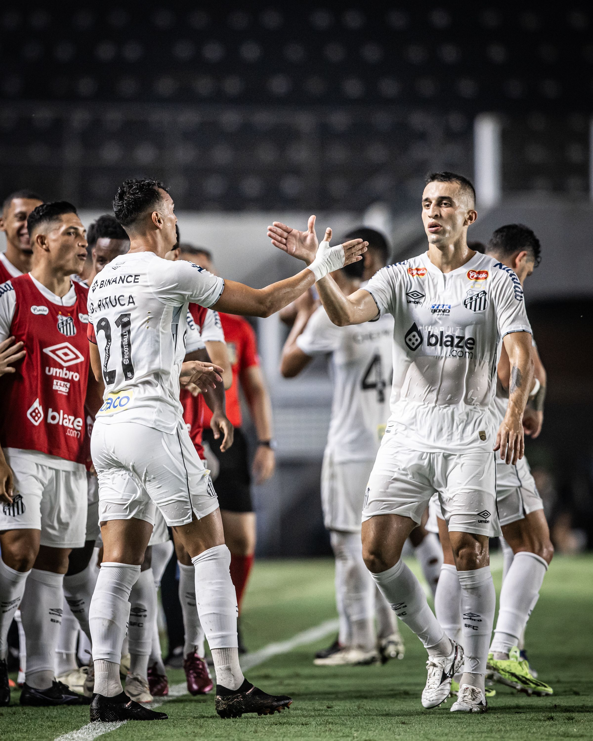 Embalado, Santos visita o Amazonas, que busca primeira vitória na Série B