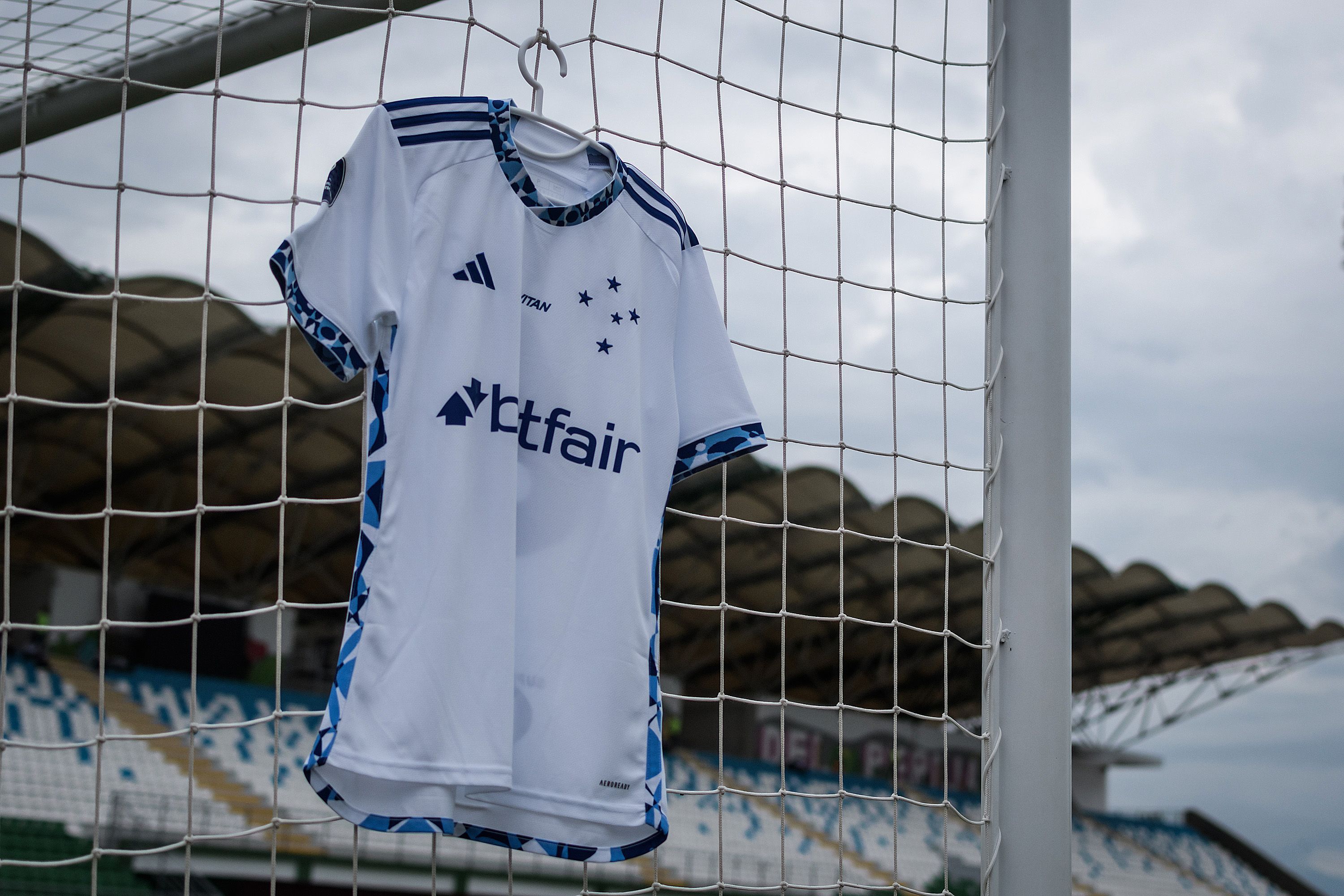 Empresa mineira fecha patrocínio ao Cruzeiro; veja os detalhes