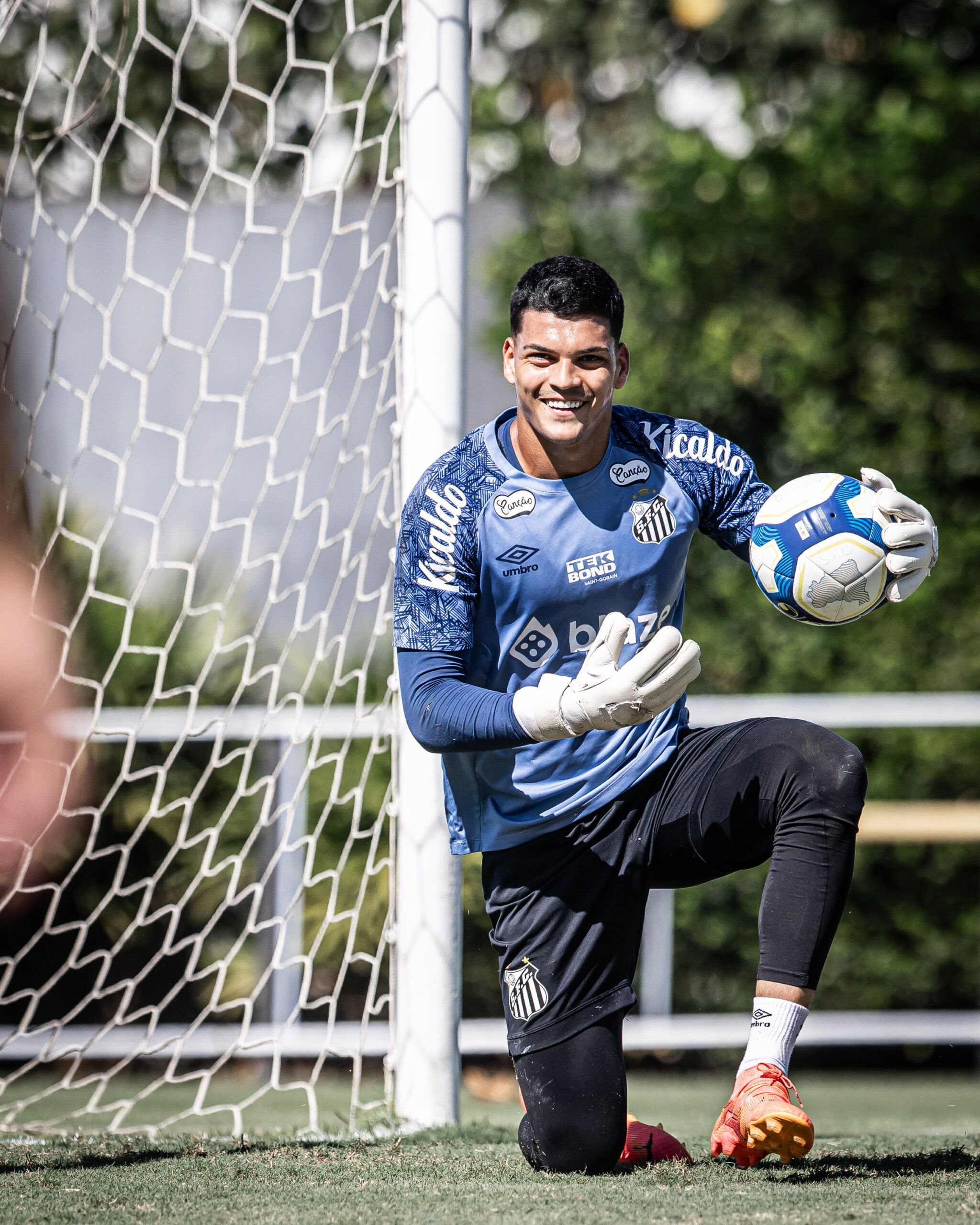 Brazão admite misto de emoções antes de estrear como titular do Santos