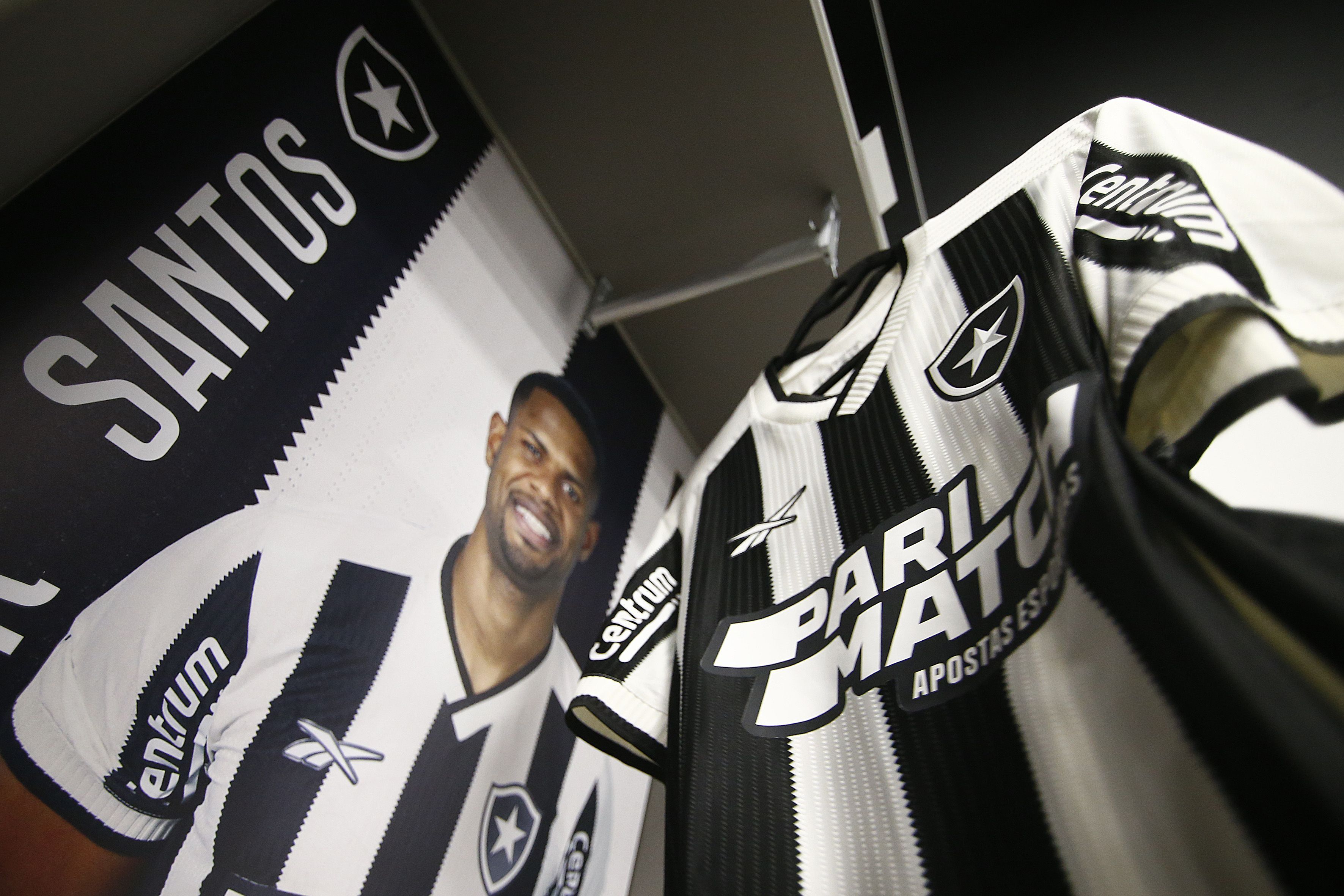 Escalação do Botafogo: Artur Jorge mantém formação ofensiva contra a LDU
