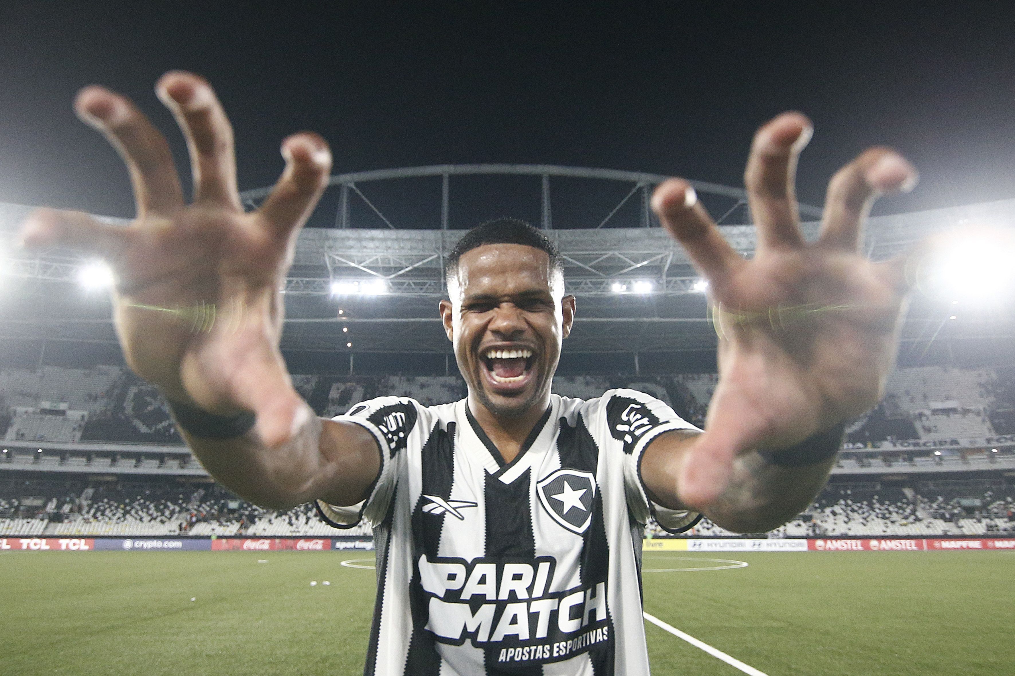 Botafogo renova com Júnior Santos; saiba os detalhes