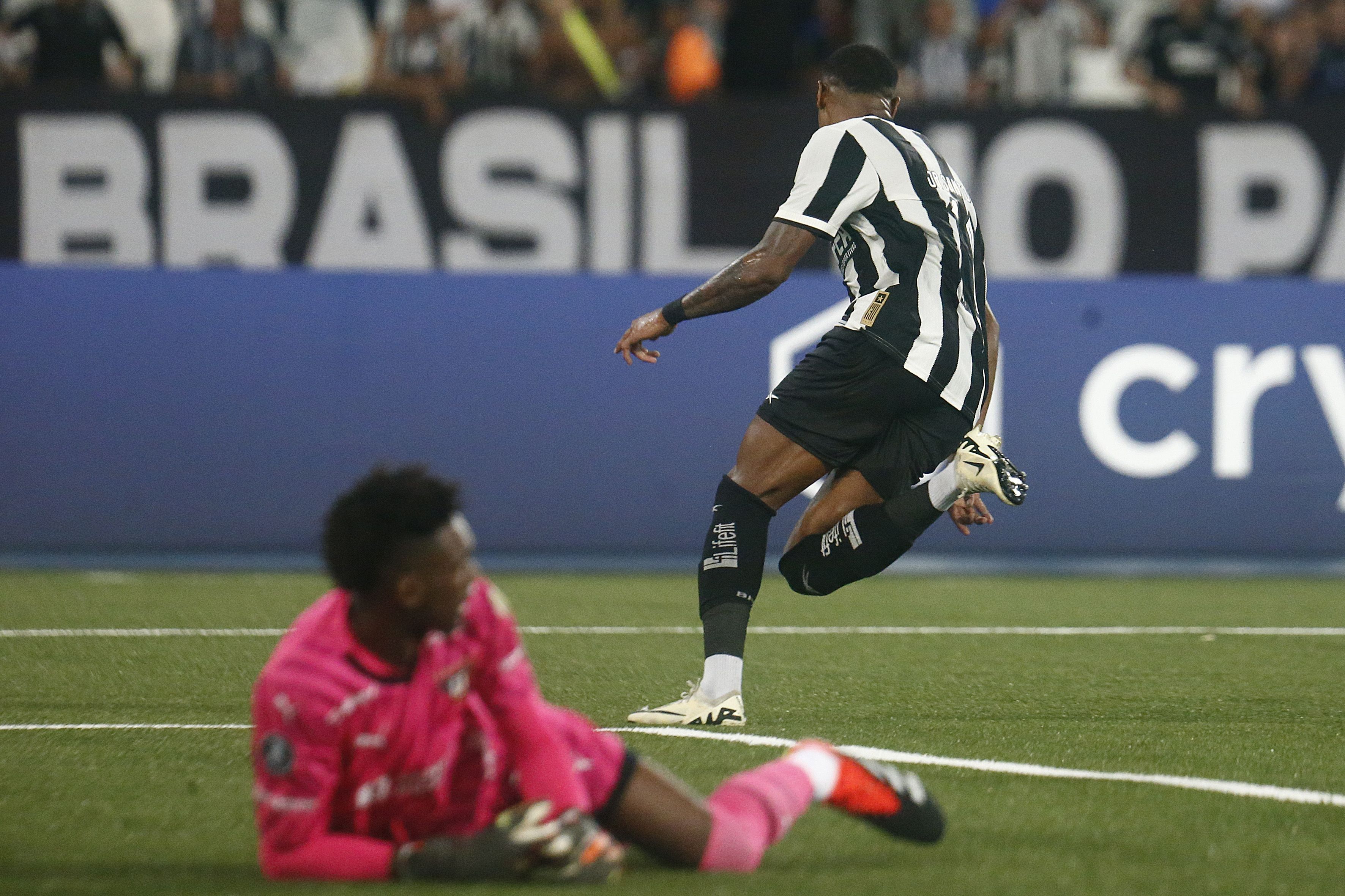 Libertadores: Botafogo vence a LDU e terá que buscar vaga fora de casa
