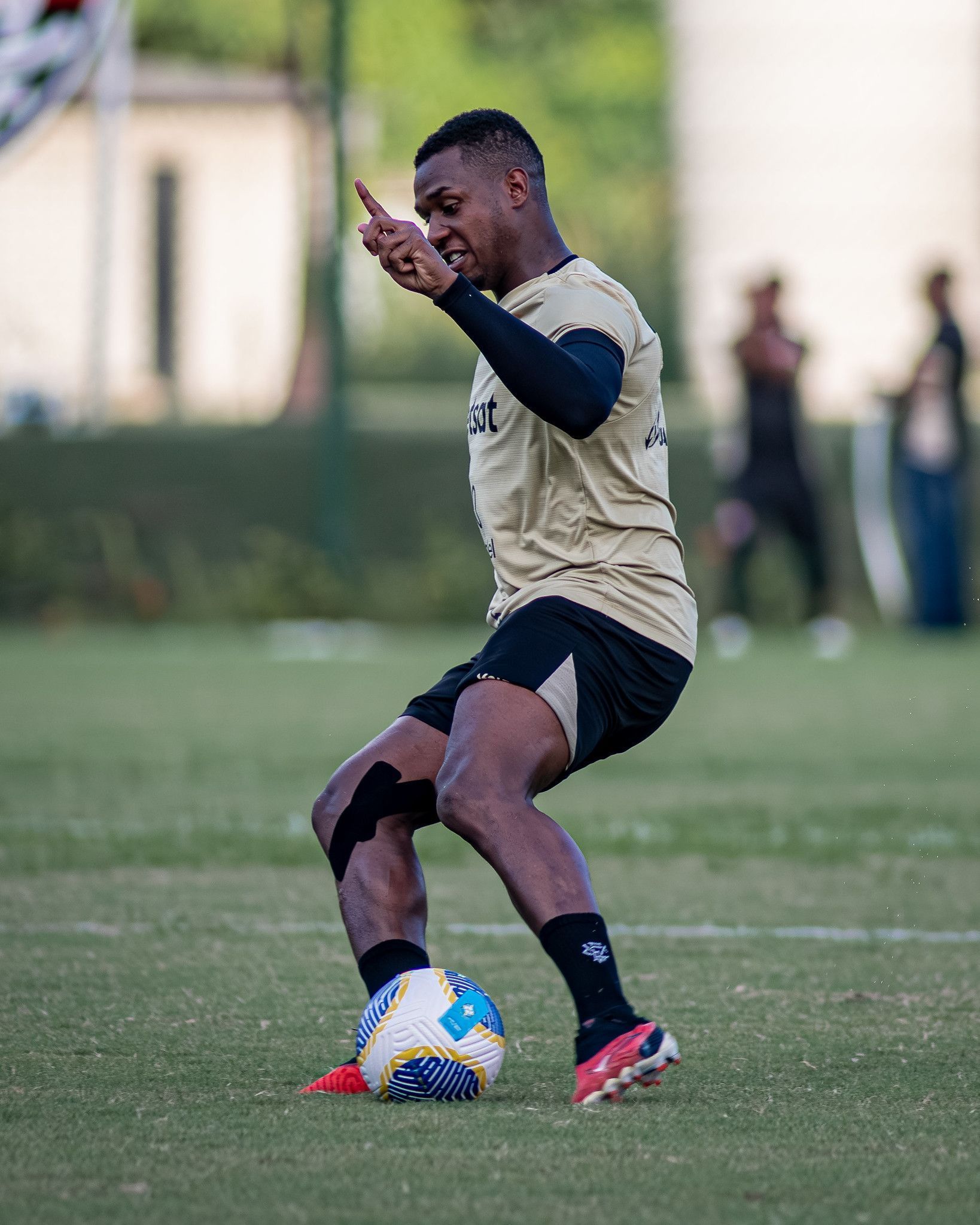 Dudu não viaja para jogo do Vitória por opção da comissão técnica; entenda