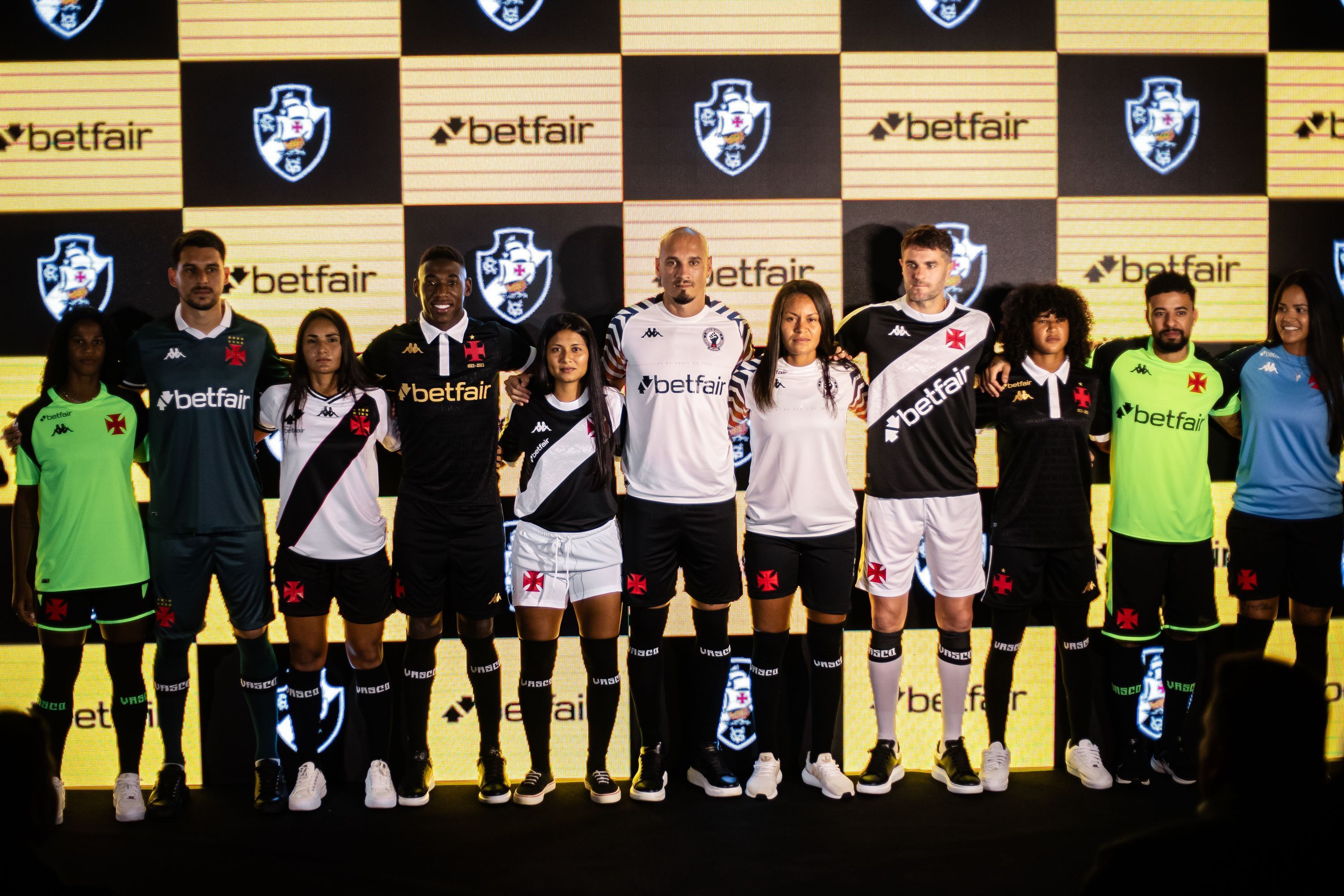 CEO do Vasco promete resolver pendências e celebra patrocínio