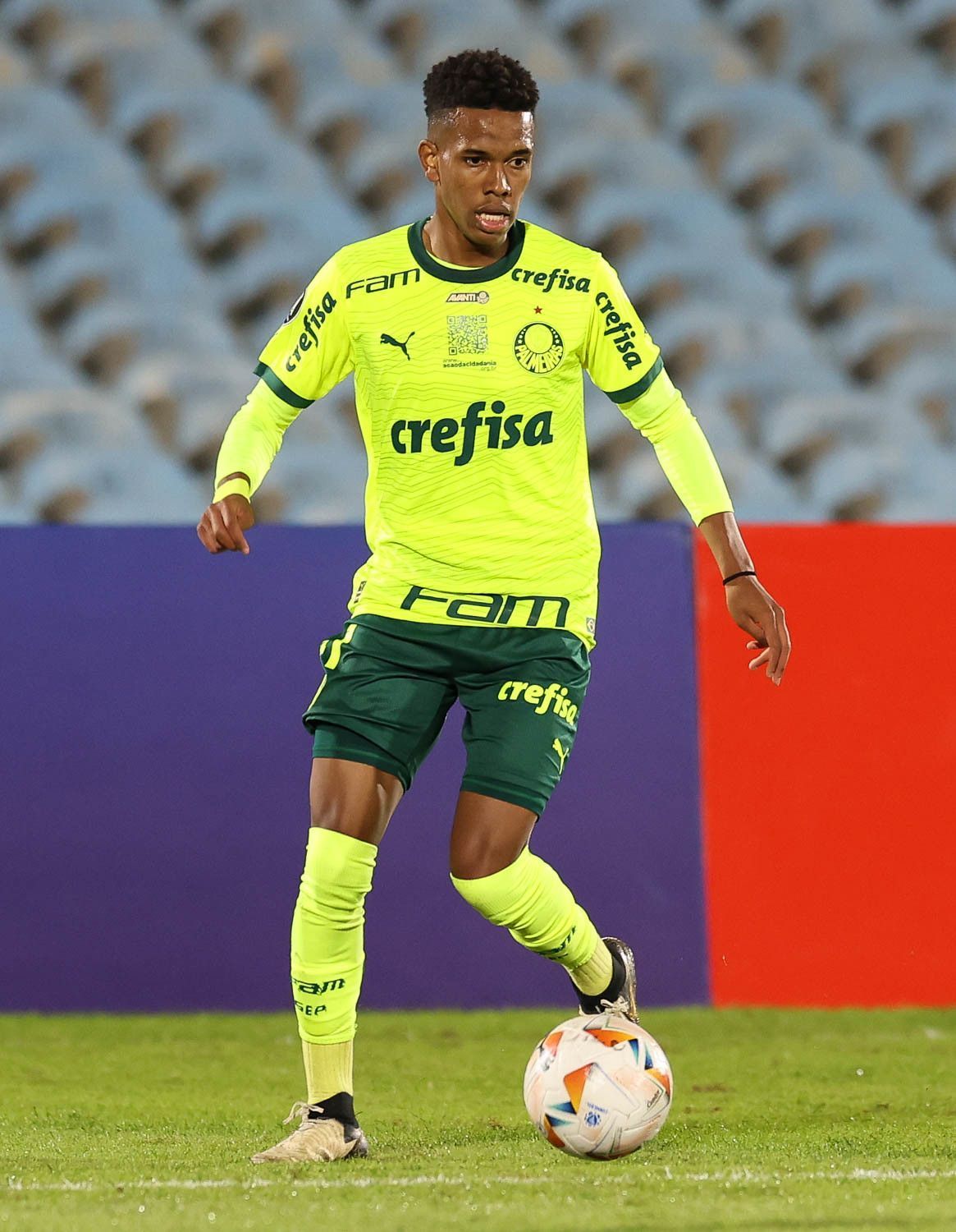 Estêvão, do Palmeiras, responde sobre interesse do Chelsea
