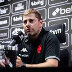 Interino do Vasco comenta sobre a situação de Medel com elenco