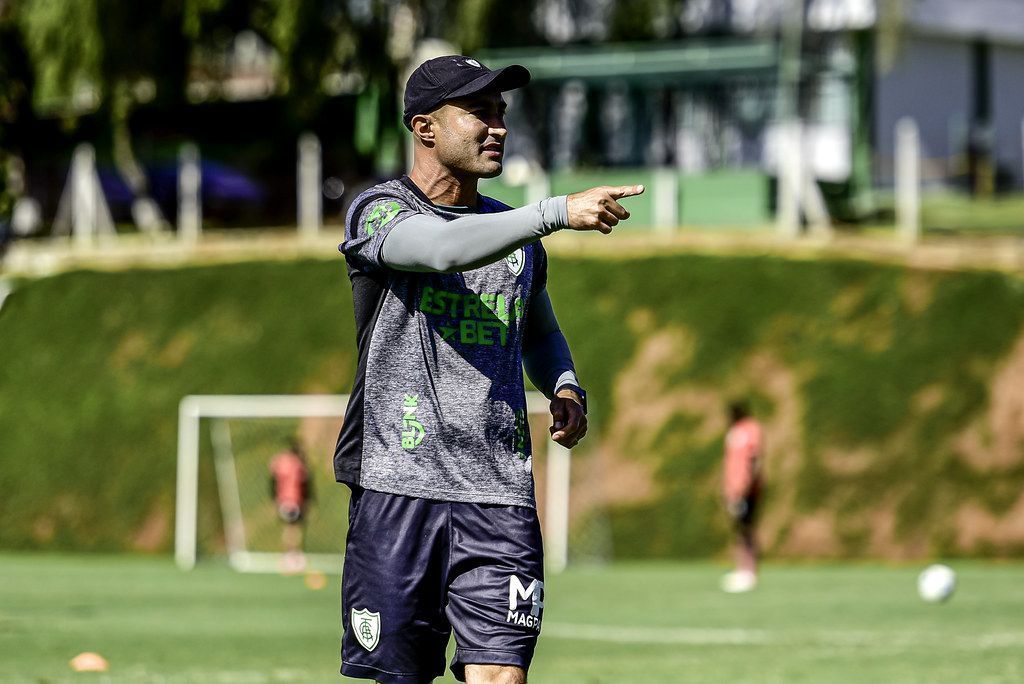 Com novidades, América divulga relacionados para jogo contra o Guarani pela Série B