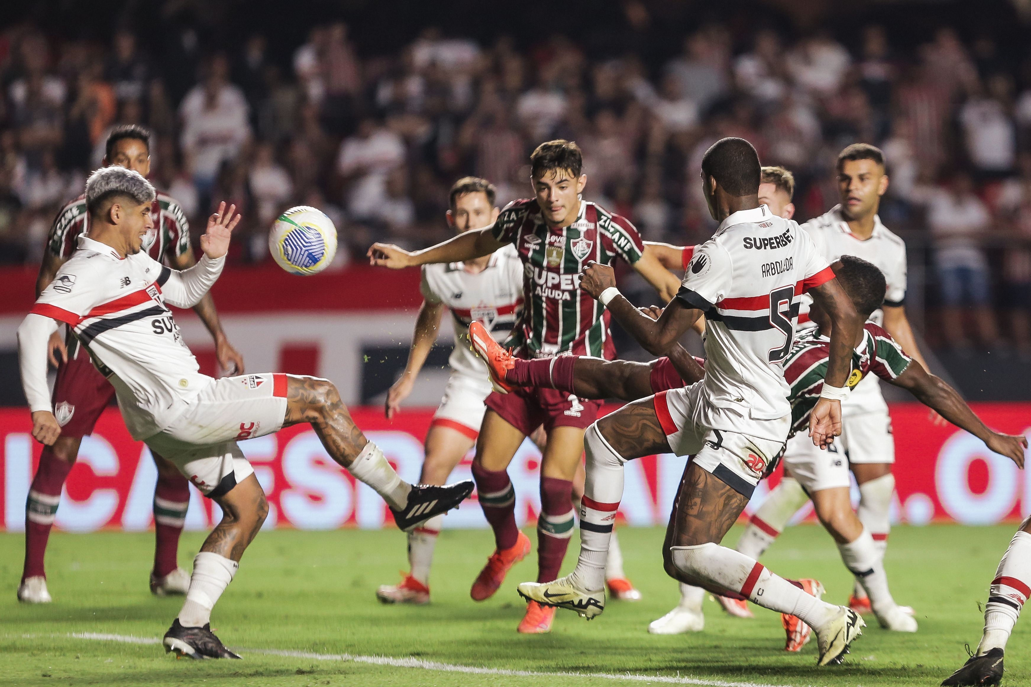 Diniz e Fluminense voltam à zona de rebaixamento do Brasileiro depois de cinco anos
