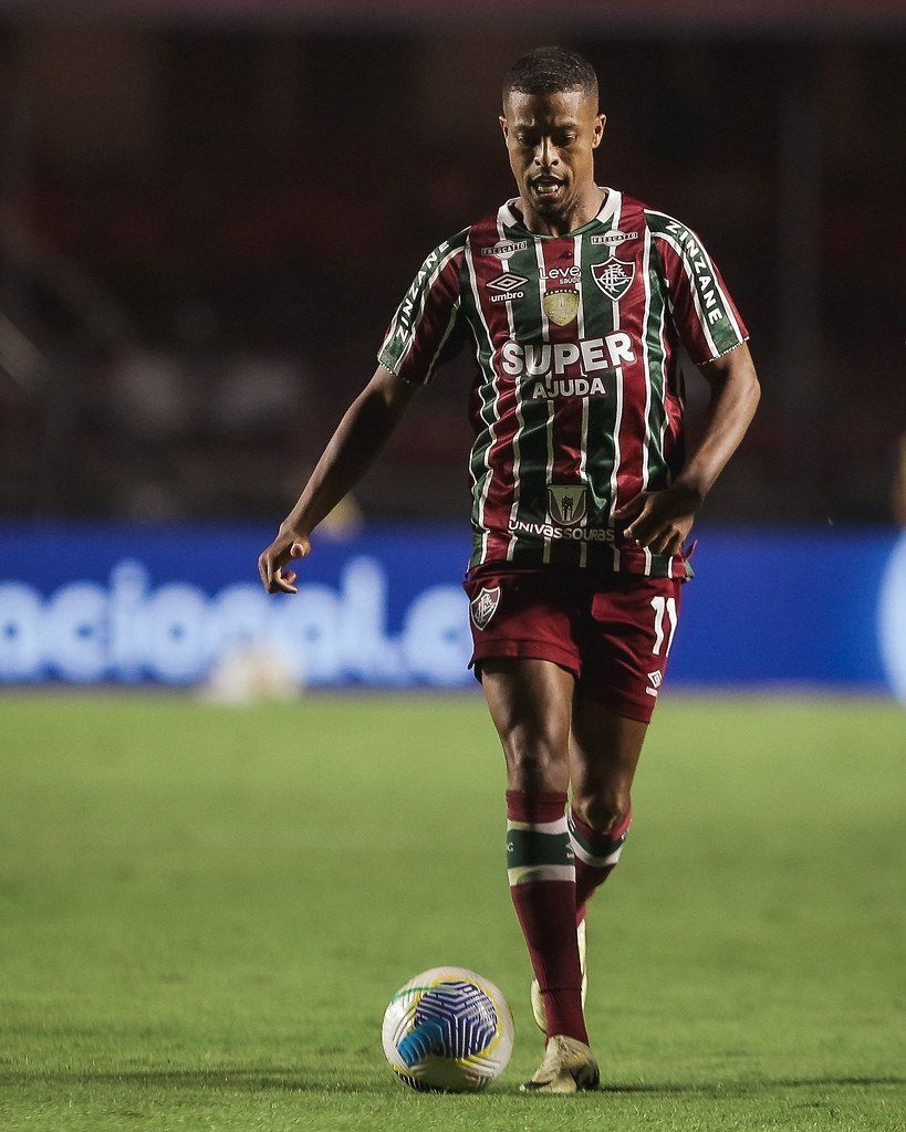 Alvo do Cruzeiro, Keno confirma propostas e abre jogo sobre possível saída do Flu