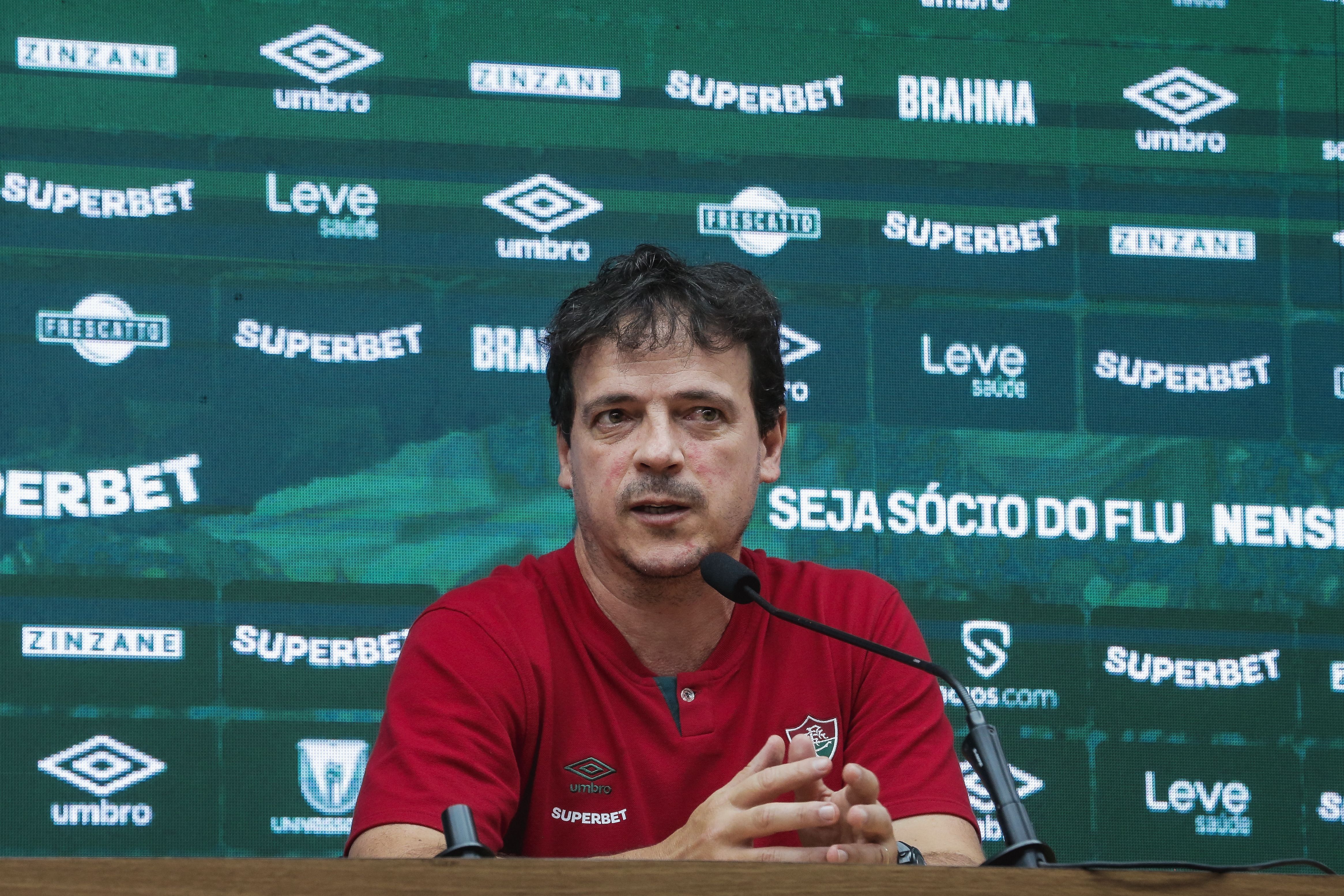 Apesar de nova derrota, Fernando Diniz enxerga evolução no Fluminense