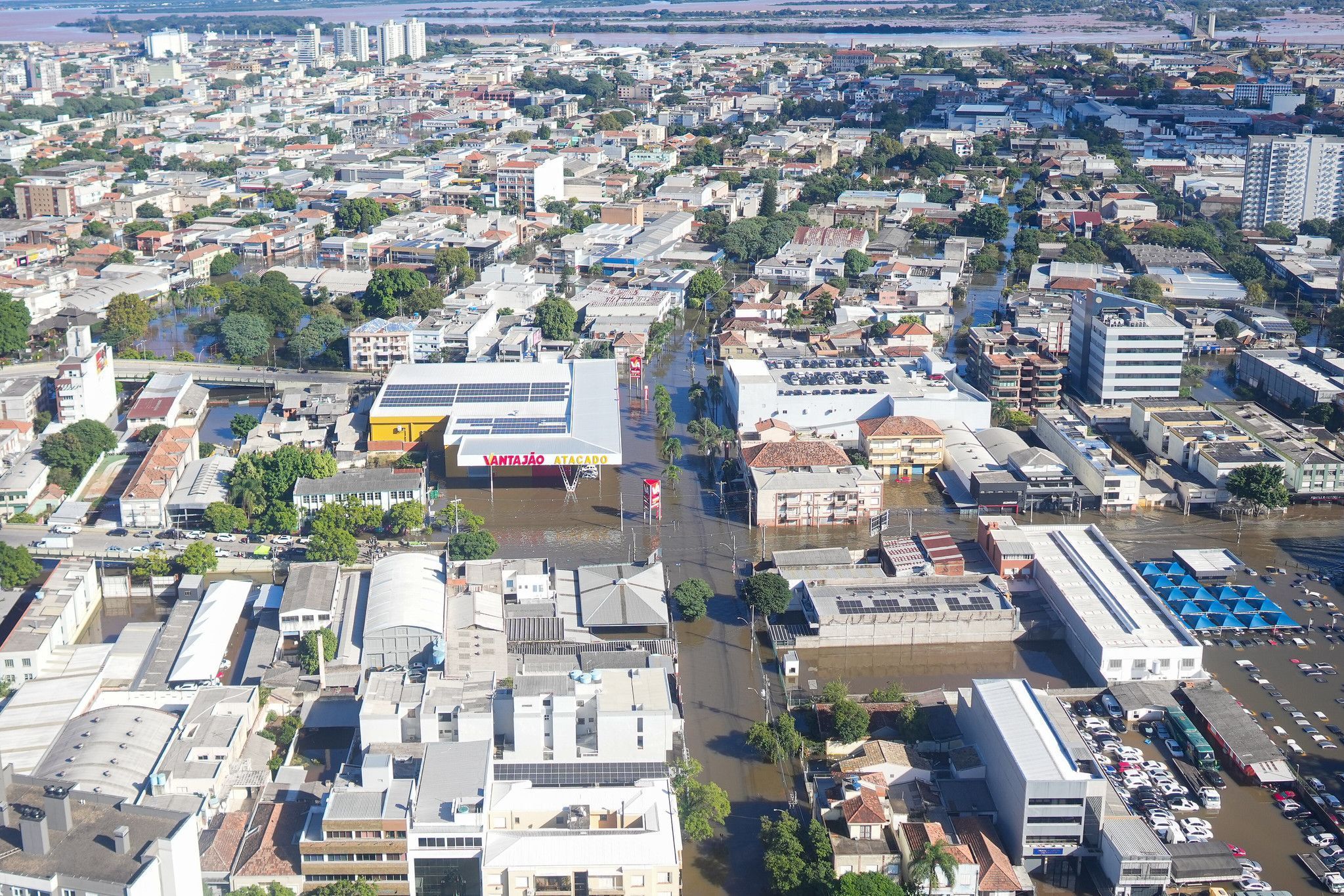 Água do Guaíba baixa e fica abaixo dos 4m em Porto Alegre