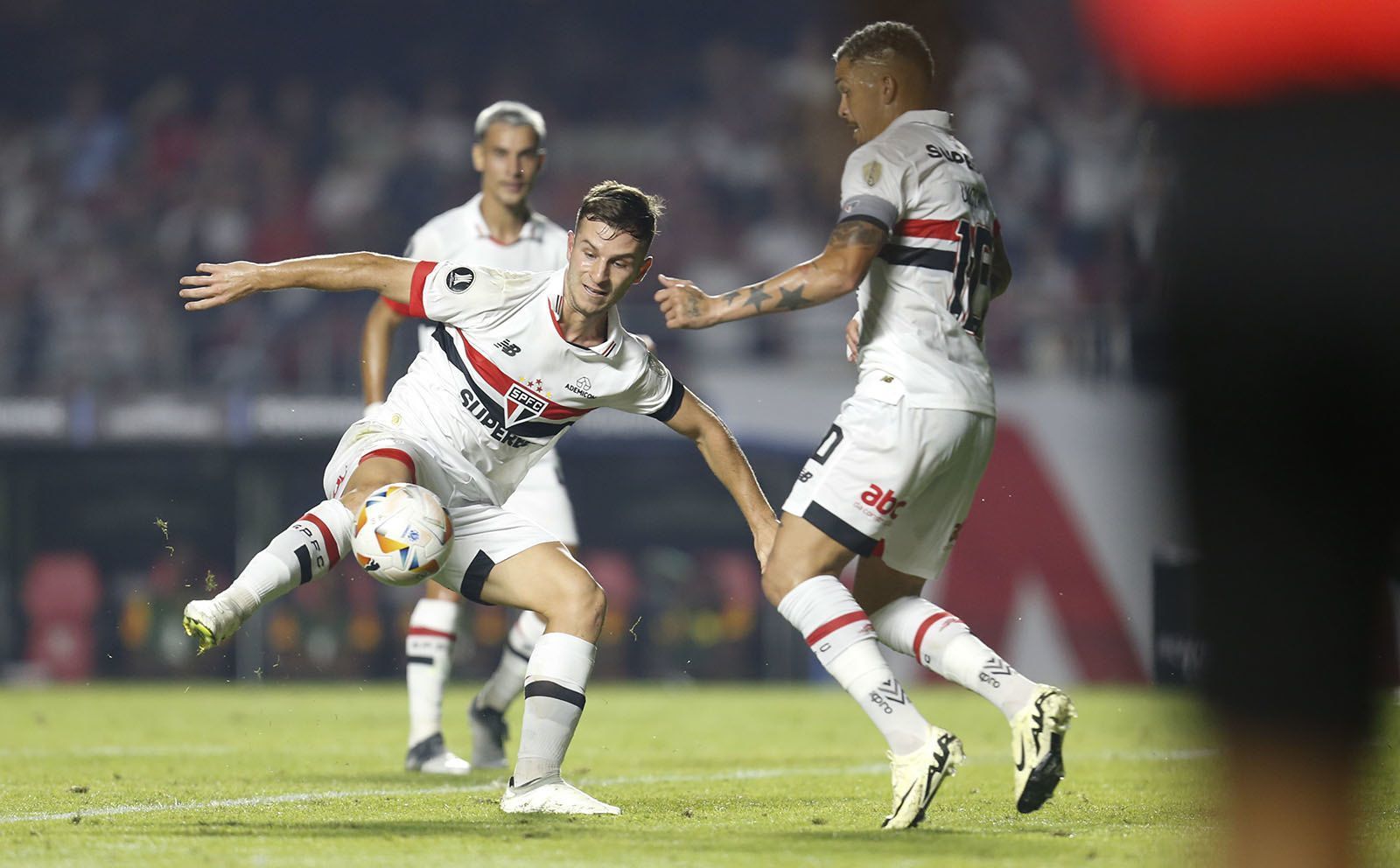 Meia do São Paulo recebe proposta de time argentino e pode ser negociado