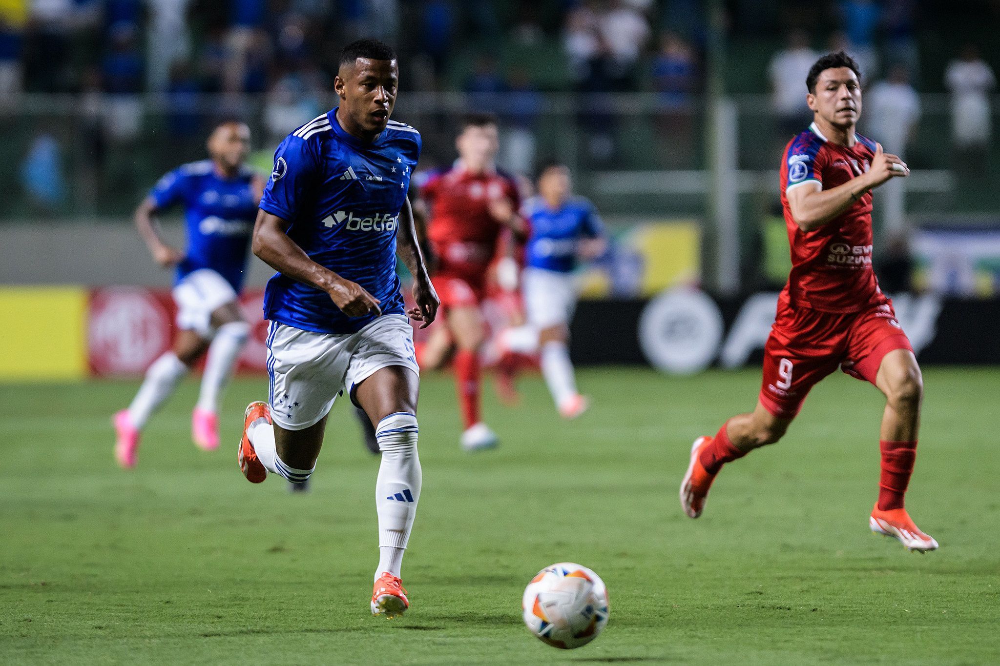 Após vencer La Calera, Cruzeiro amplia fama de 'bicho-papão' contra chilenos
