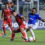 Deyverson acompanha vitória do Cruzeiro pela Copa Sul-Americana