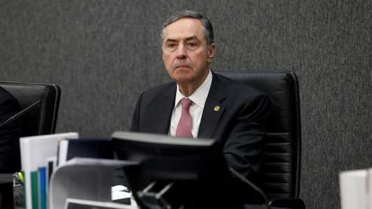 Barroso cita união homoafetiva e diz que alguns temas “não podem depender do processo político majoritário“ | CNN Brasil
