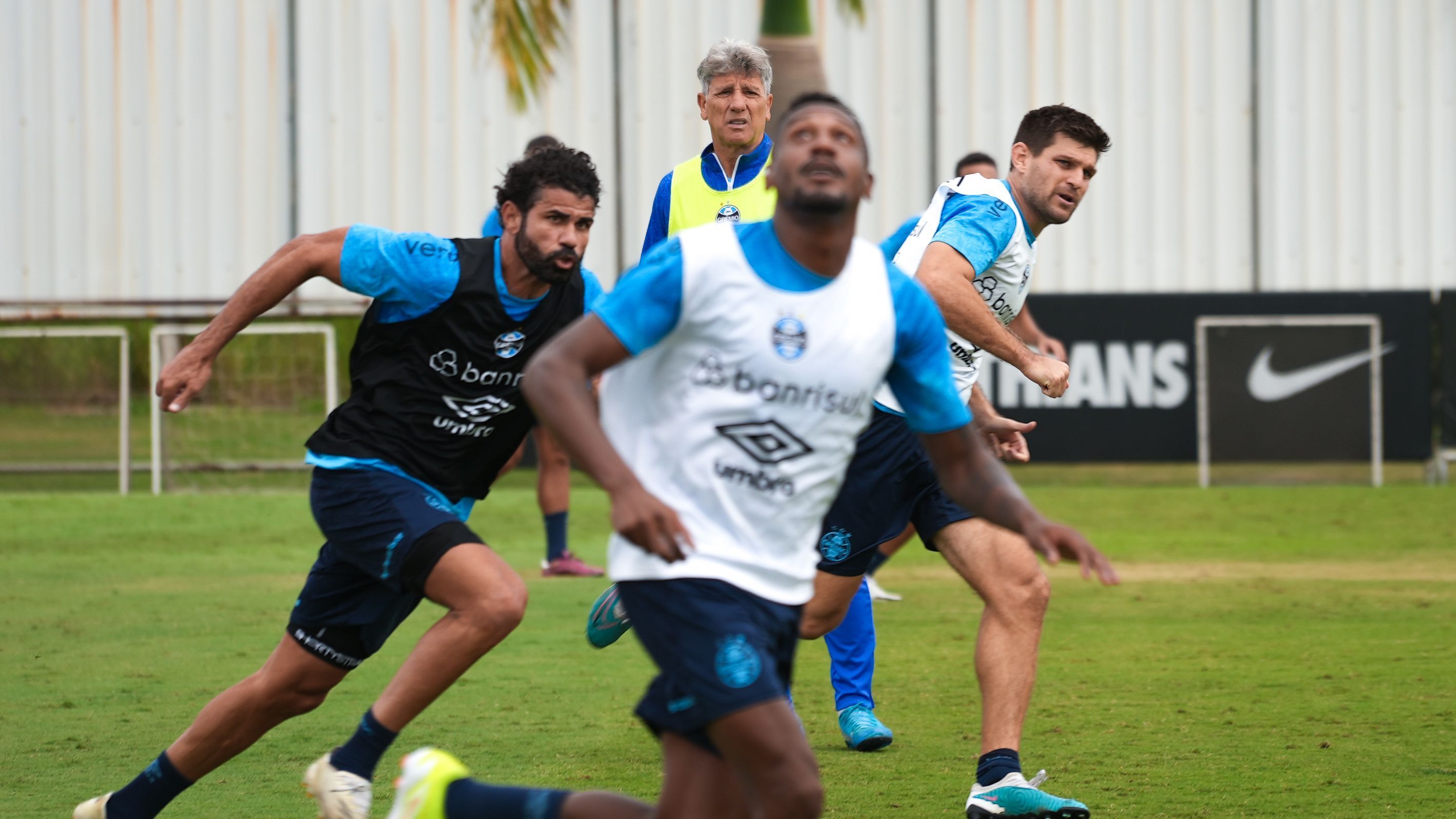 Chuvas no RS: ex-Atlético revela ter abrigado 42 pessoas em sua casa