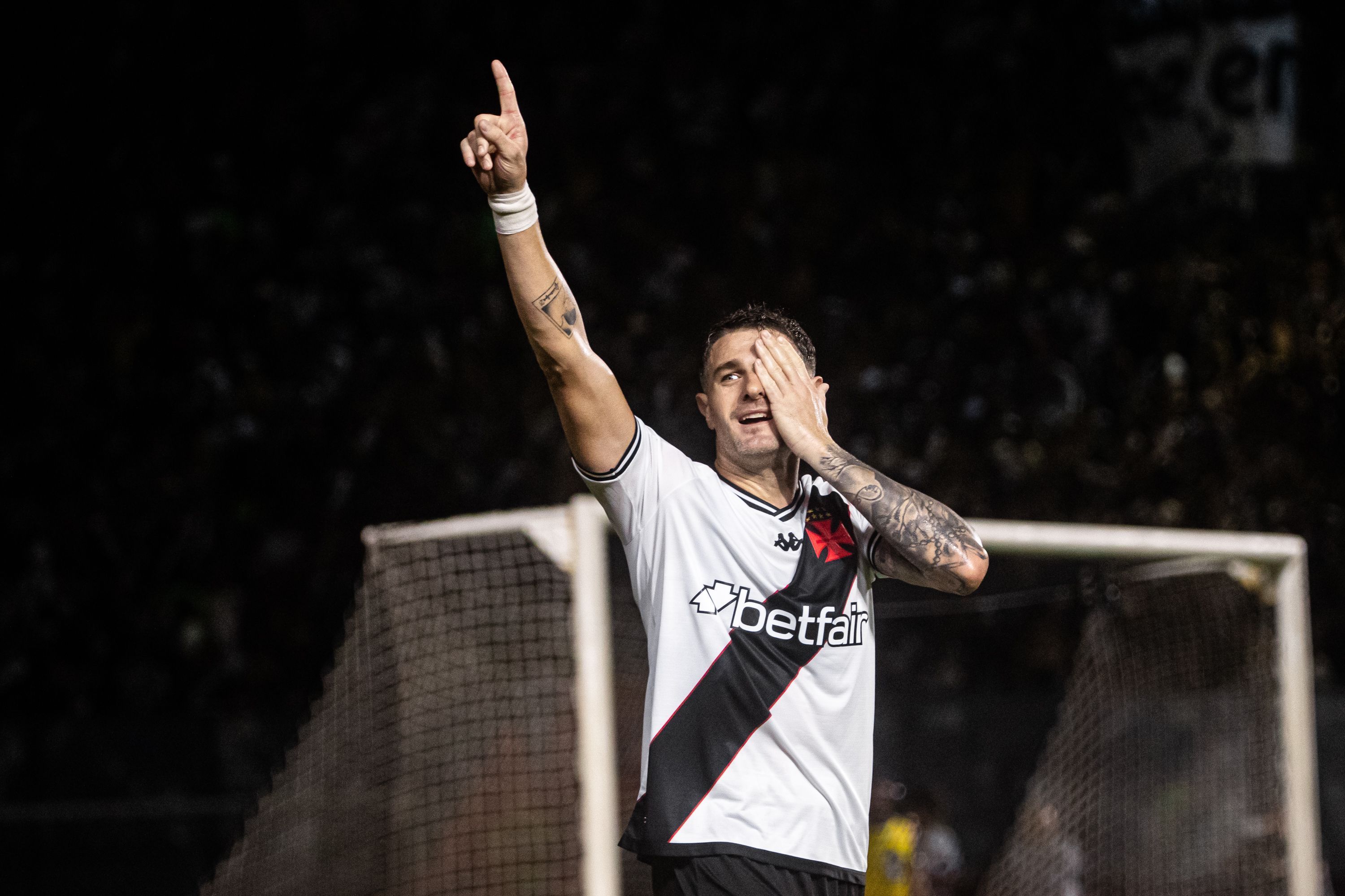Vegetti supera própria marca de gols no Vasco em menos jogos em 2024