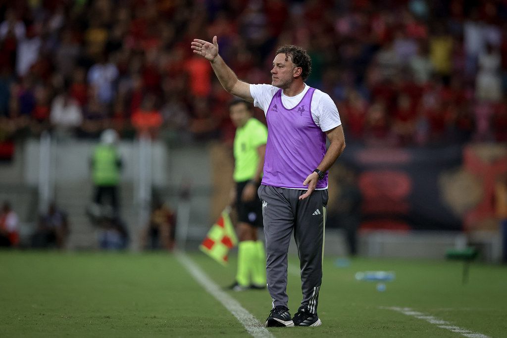 Milito explica por que ficou surpreso em derrota do Atlético para o Sport
