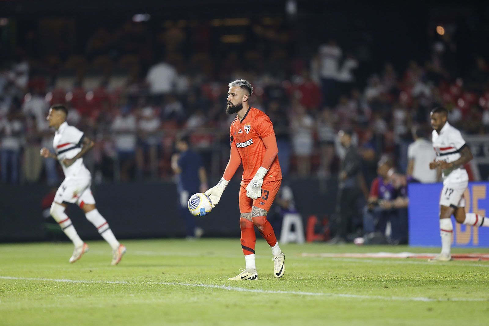 Zubeldía toma decisão sobre substituto do goleiro Rafael no São Paulo