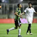 América vence o Santos com gol polêmico e cola na liderança da Série B