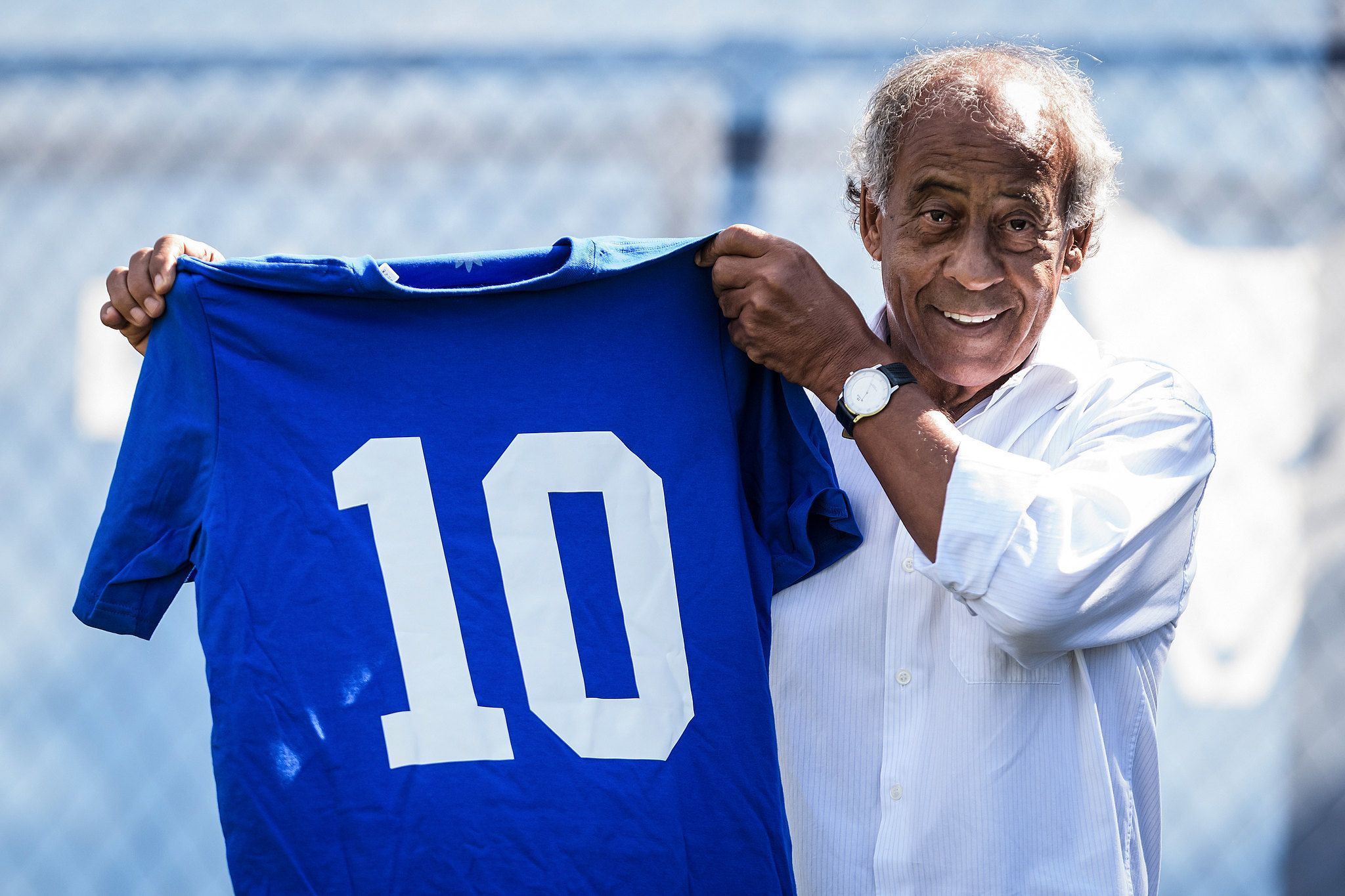 Ídolo do Cruzeiro participa de tarde de autógrafos em Belo Horizonte