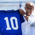 Ídolo do Cruzeiro participa de tarde de autógrafos em Belo Horizonte