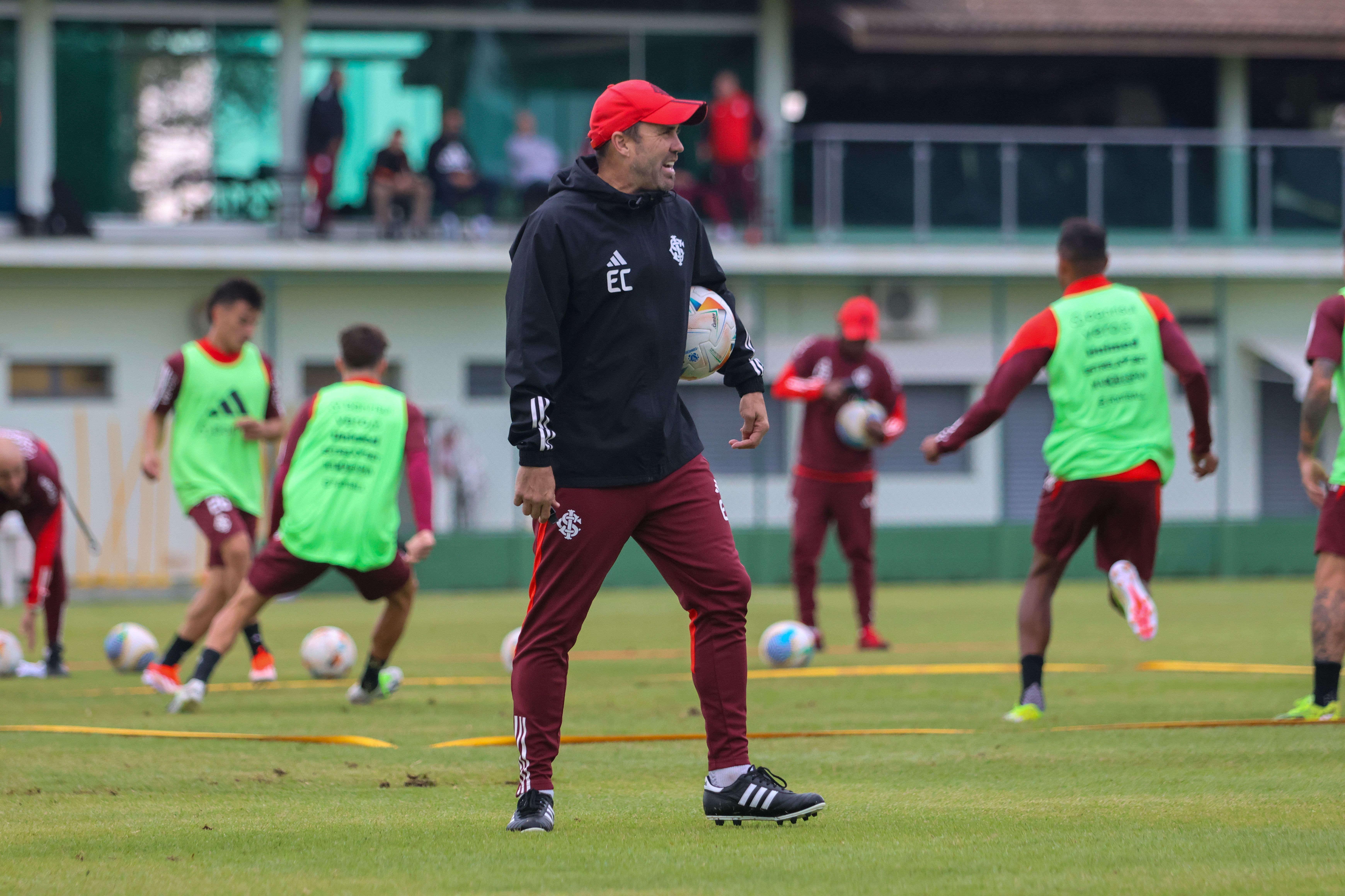 Escalação do Inter: Coudet 'ganha' titulares para reestreia na temporada