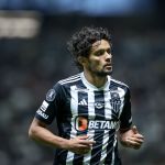 Scarpa, do Atlético, recebe prêmio de jogador destaque do Brasileirão; veja números