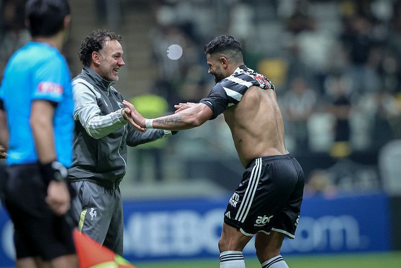 Milito comemora fim de jejum de Hulk no Atlético e faz previsão