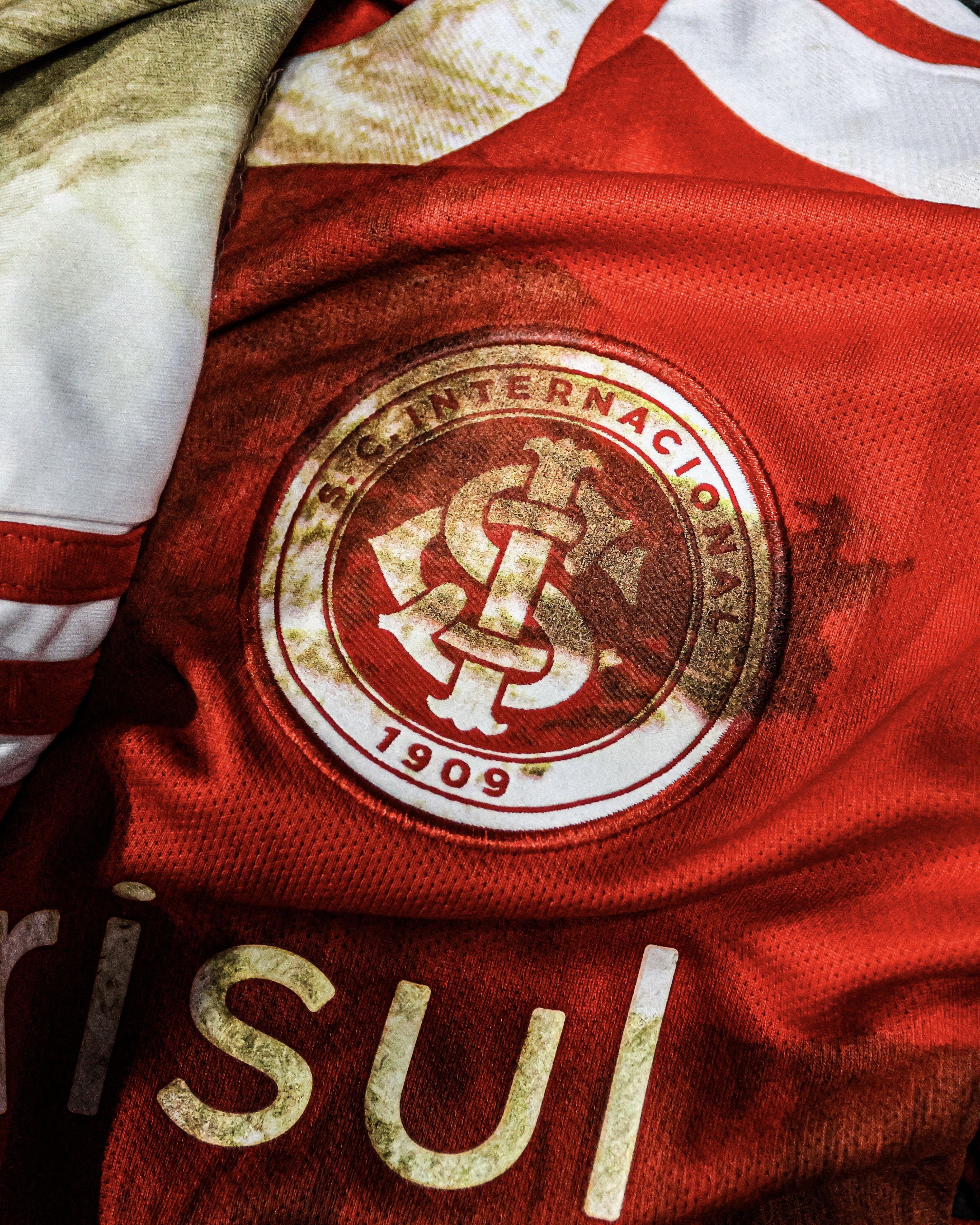 Inter utiliza uniforme sujo de lama em jogo pela Copa Sul-Americana