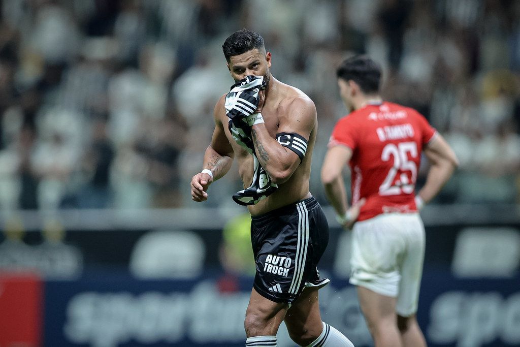 Hulk quebra jejum pelo Atlético e alcança marca de Pelé e Zico