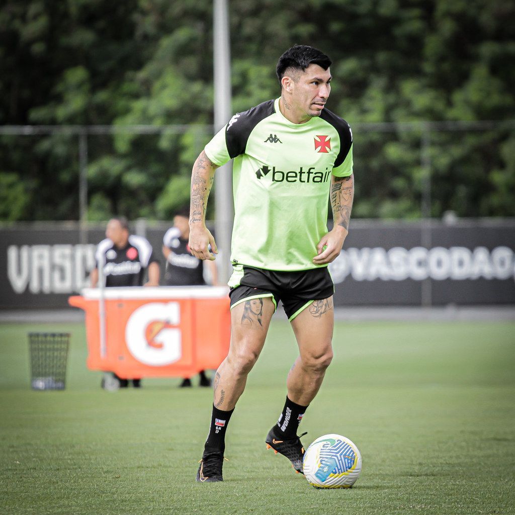 Gary Medel, do Vasco, chega a acordo com o Boca Juniors, crava imprensa argentina