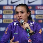 Marta se emociona com Copa do Mundo no Brasil e repensa aposentadoria
