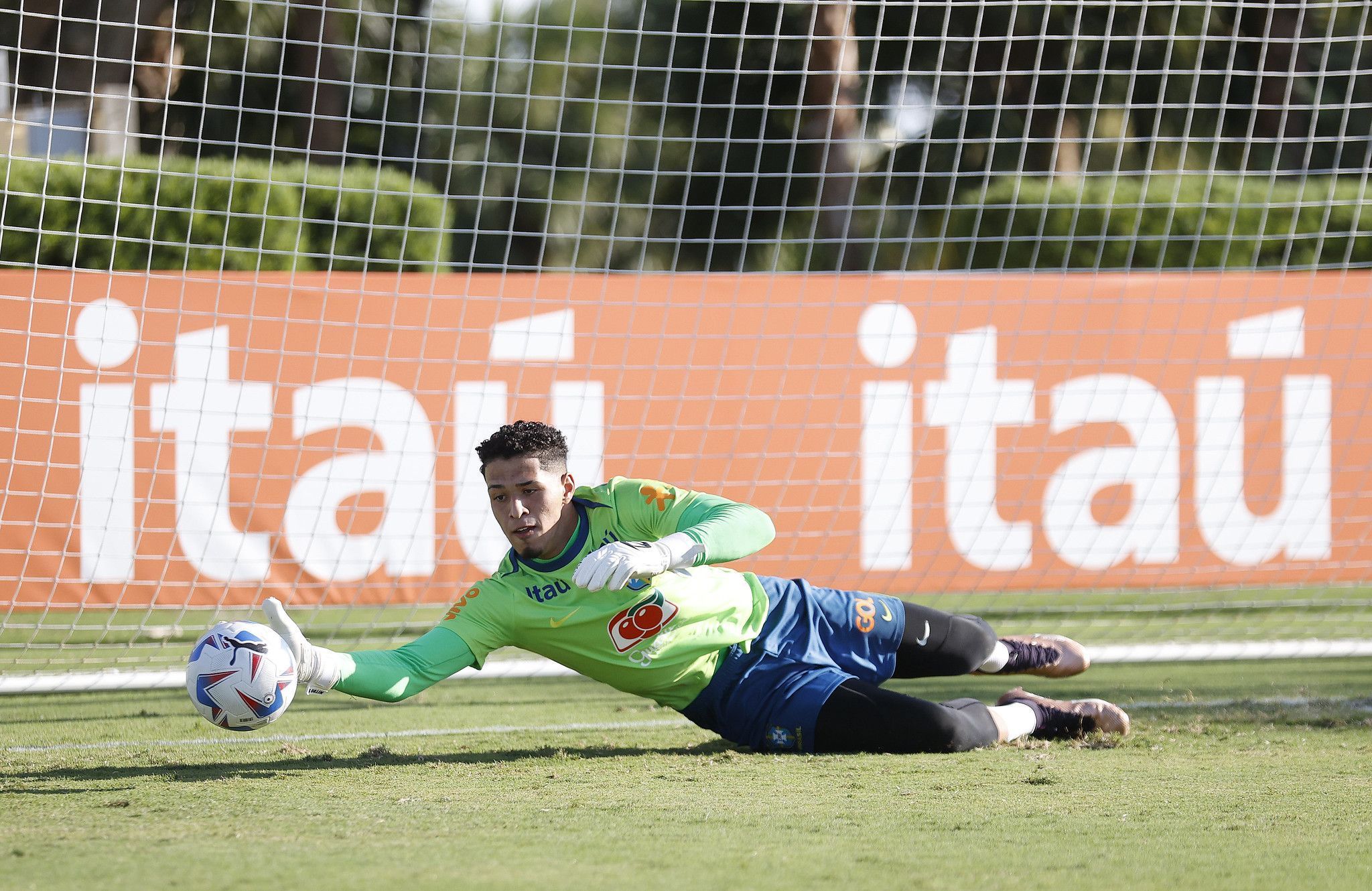 Goleiro do Atlético, Robert revela como é convivência com Alisson e Taffarel na Seleção