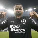 Botafogo abre negociação com Júnior Santos por renovação de contrato