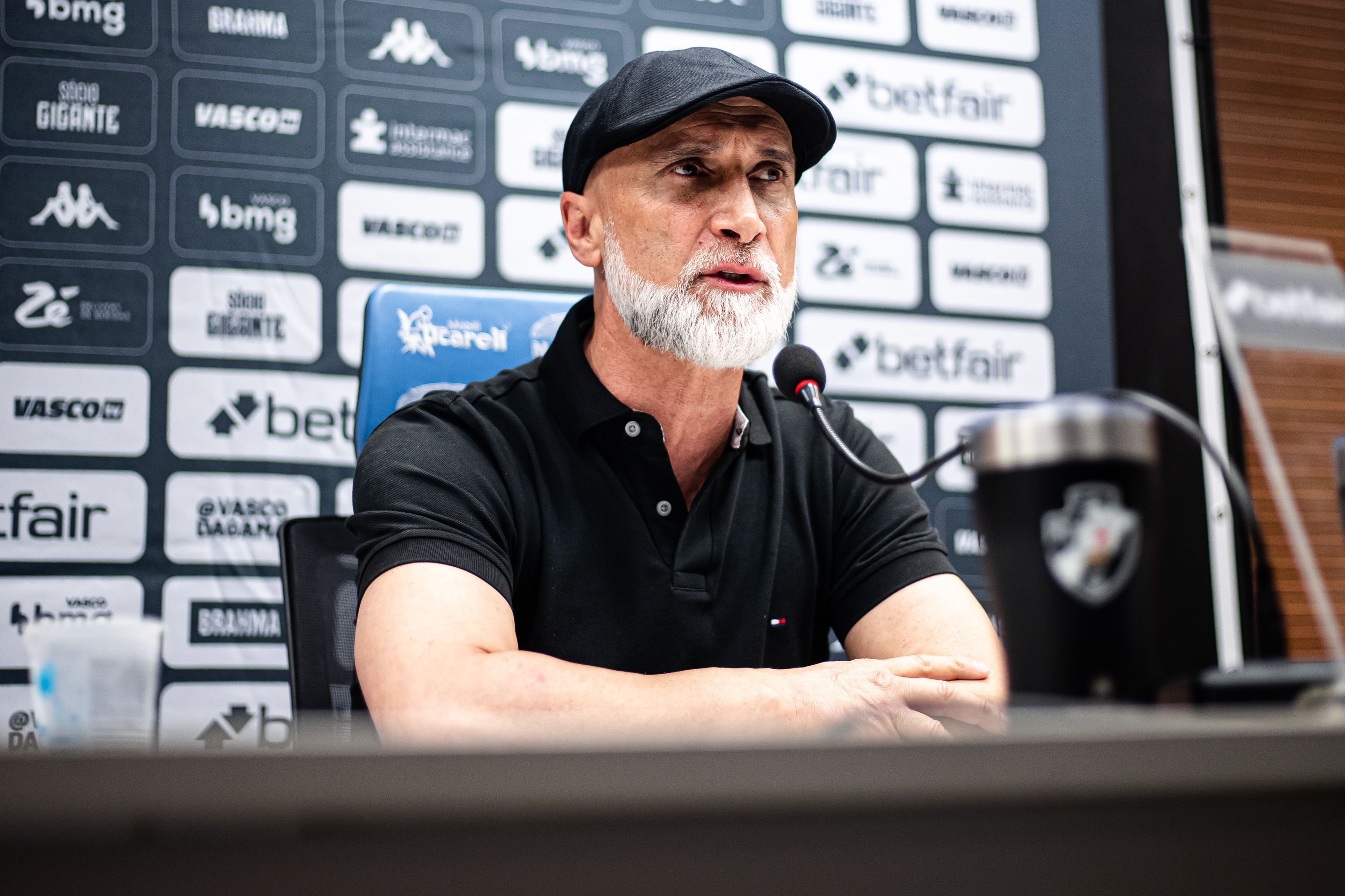 Álvaro Pacheco assume culpa em goleada sofrida pelo Vasco